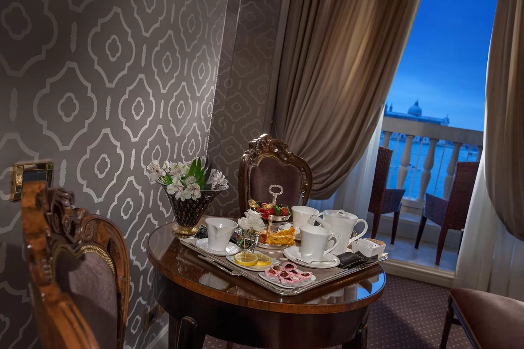 View (from property/room) in Londra Palace Venezia