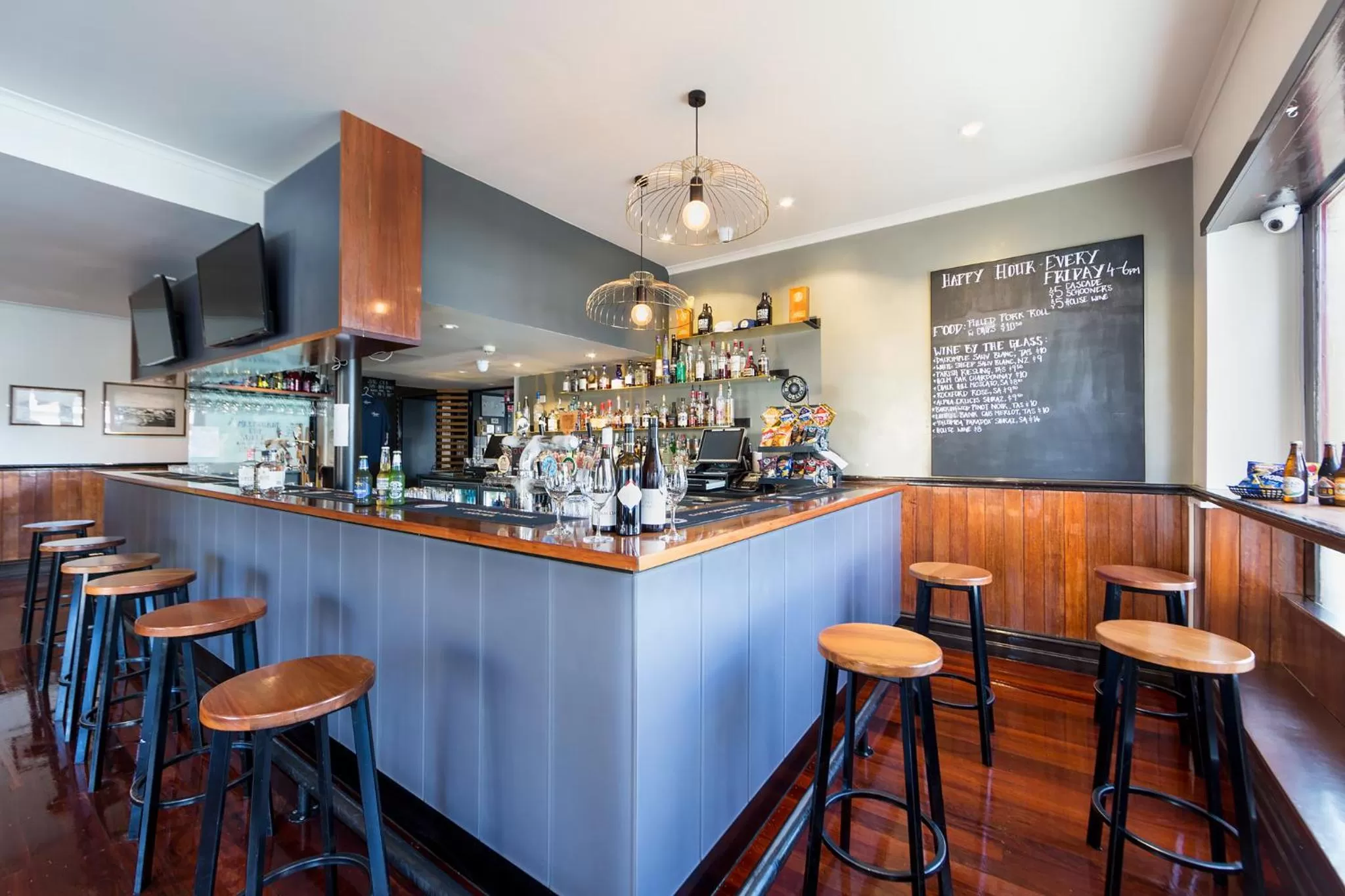 Lounge or bar in Customs House Hotel