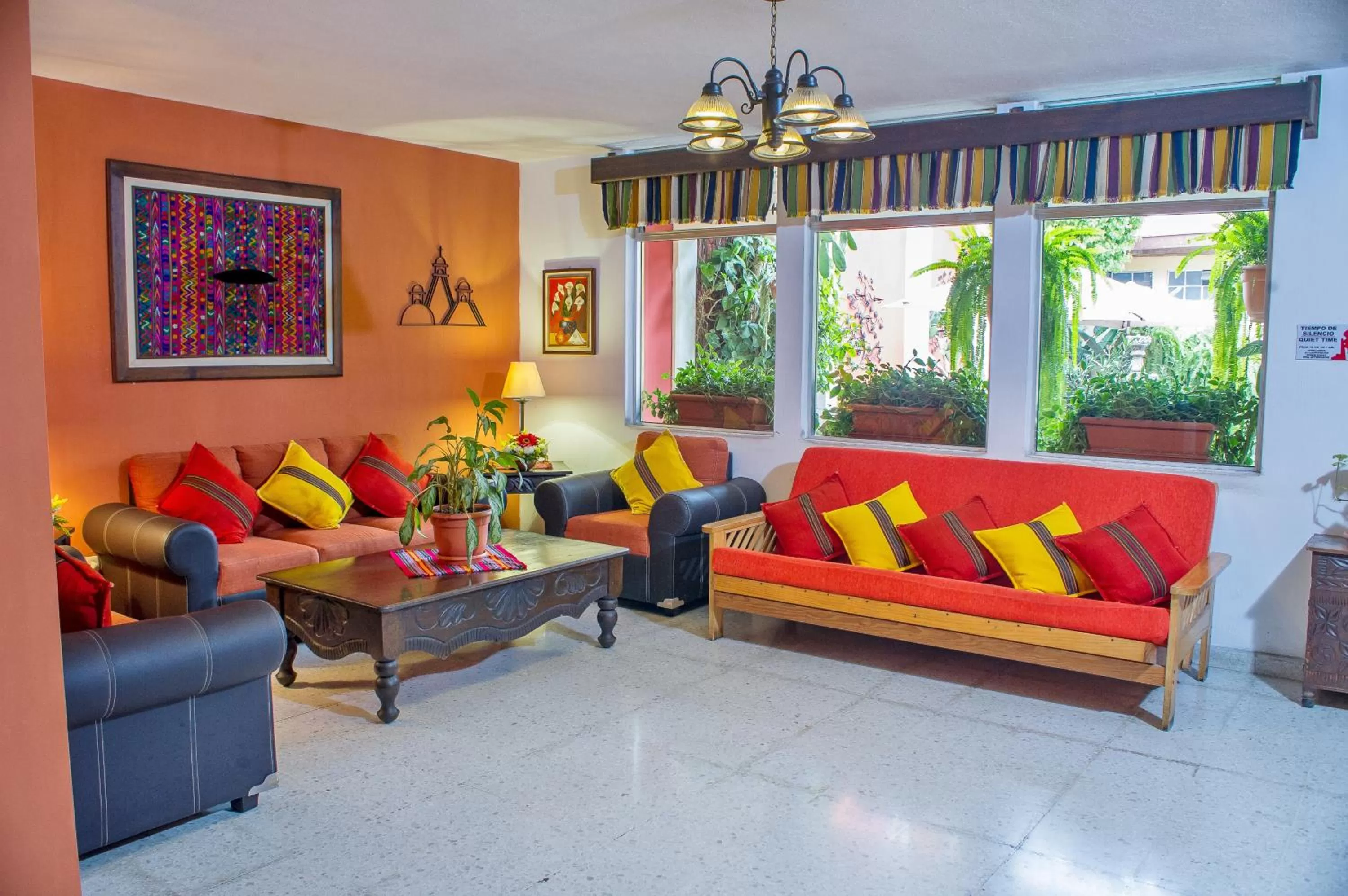 Communal lounge/ TV room in Hotel Casa Rustica by AHS