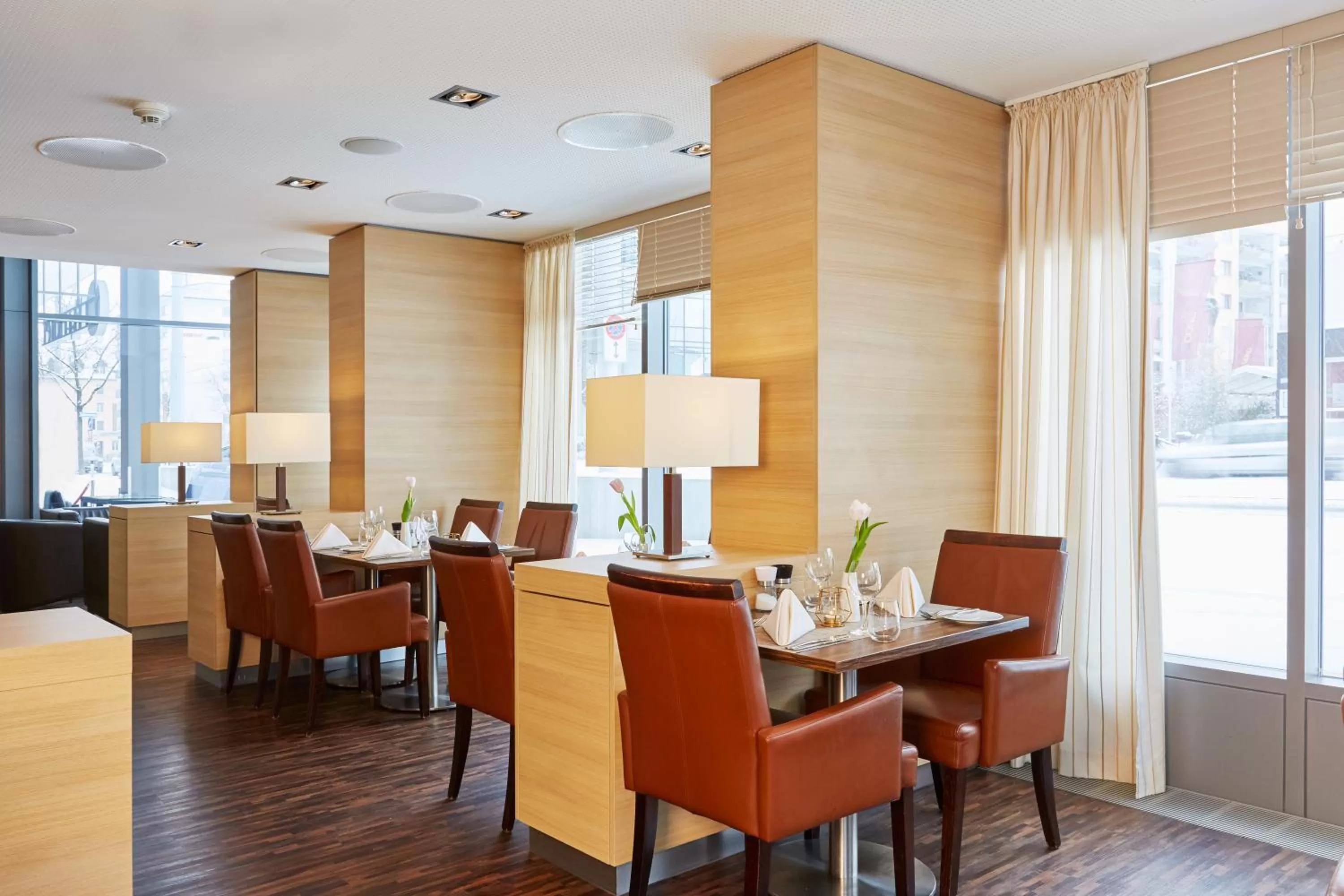 Restaurant/places to eat in H+ Hotel Zürich