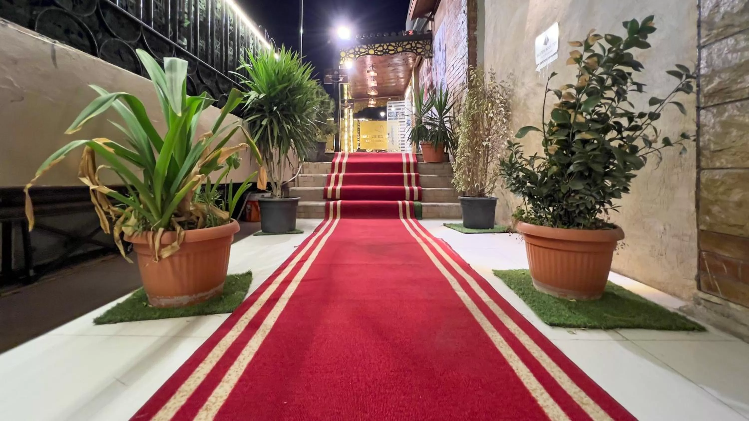 Facade/entrance in King Cheops Inn - Pyramid View