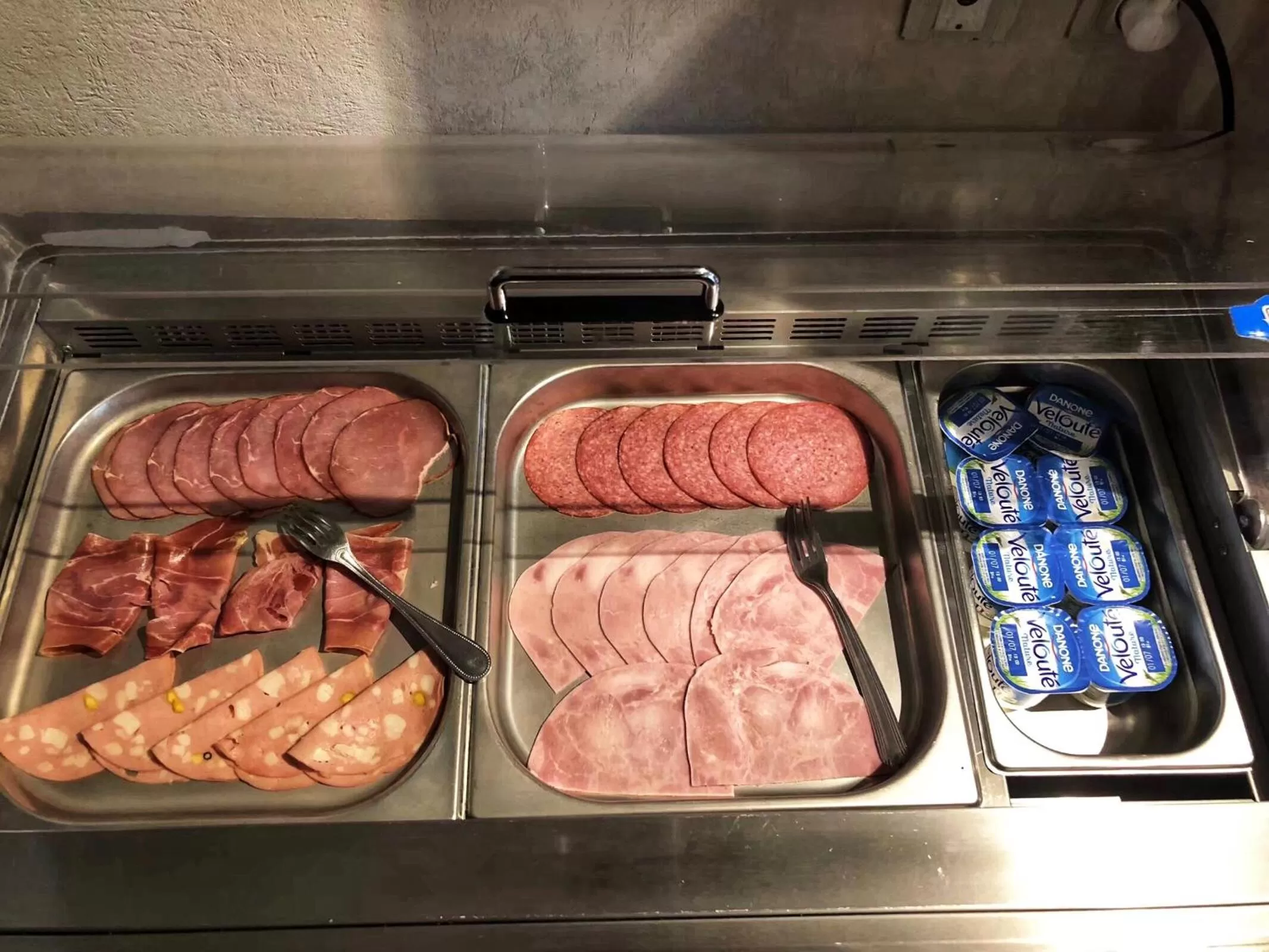 Continental breakfast in Hotel Le Ronchamp