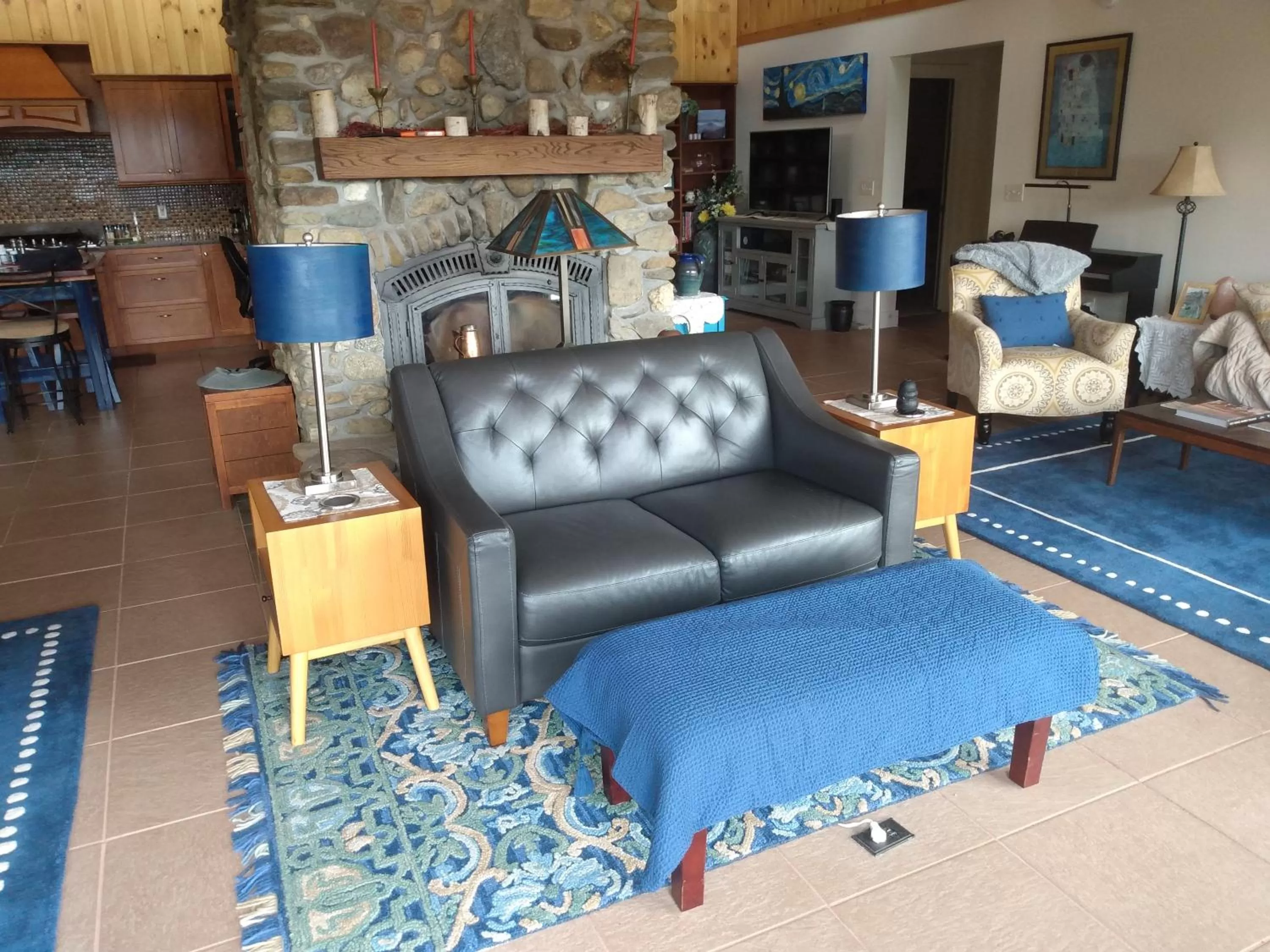 Living room in 13 Hills Bed & Breakfast