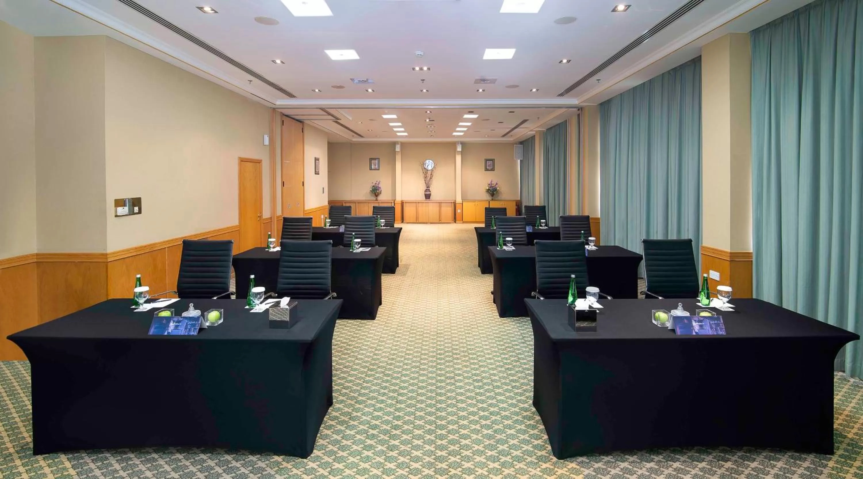 Meeting/conference room in Radisson Blu Hotel & Resort, Al Ain