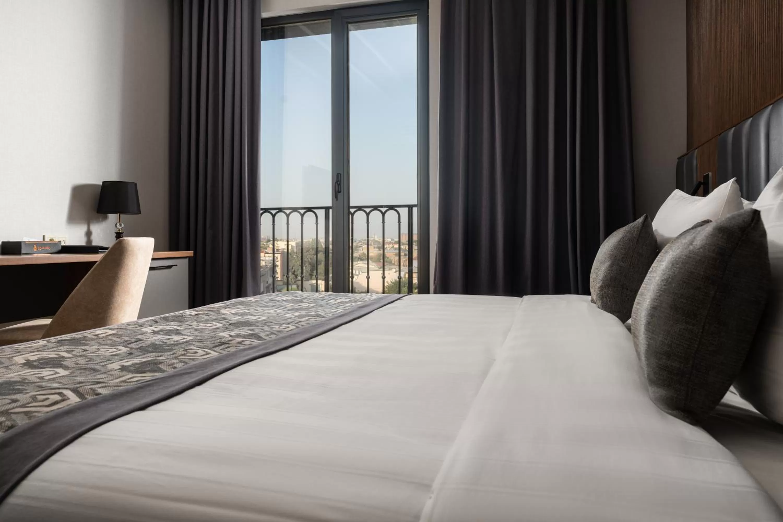 Bed in Shamsan Airport Hotel