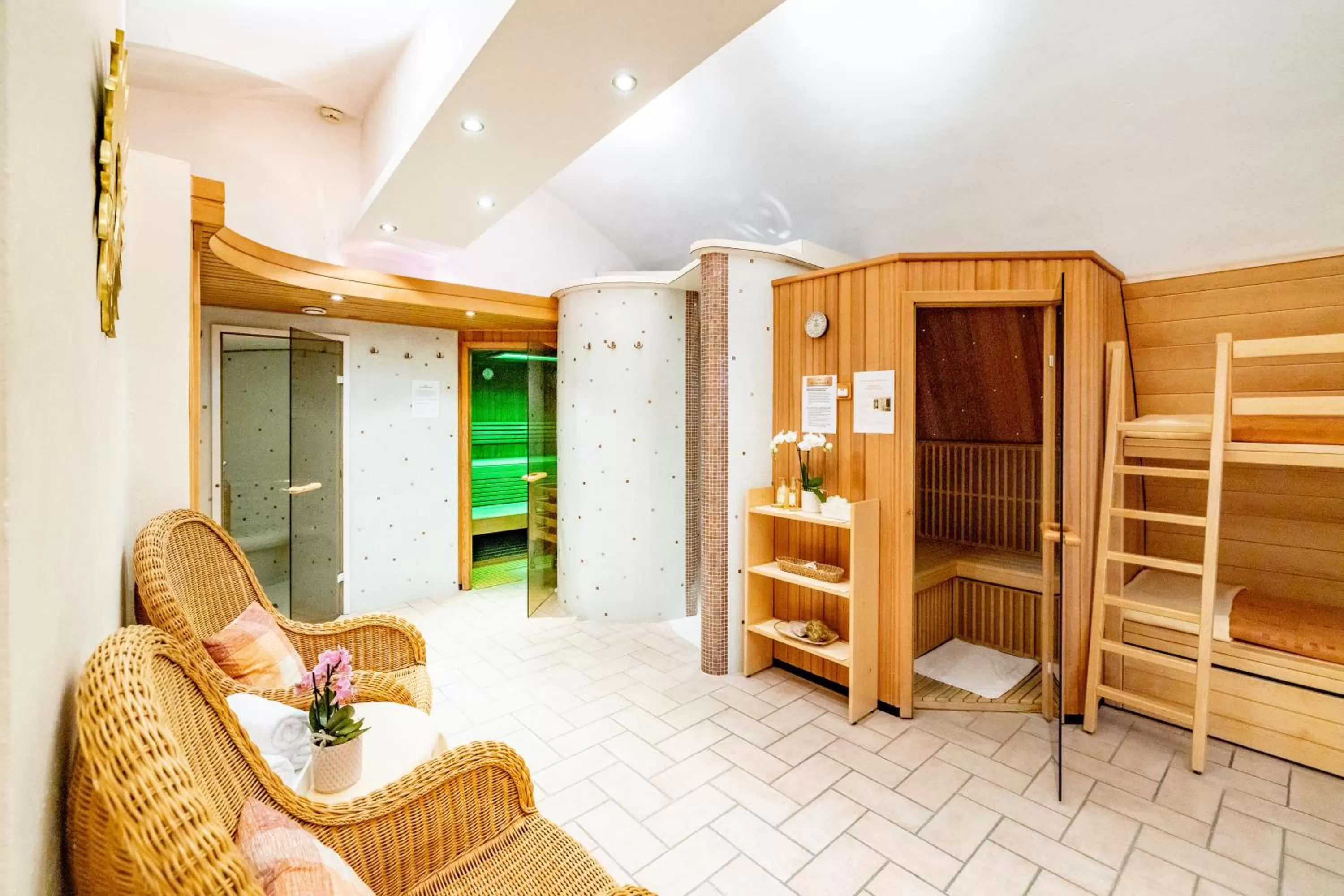 Spa and wellness centre/facilities, Bed in Hotel-Restaurant Minichmayr
