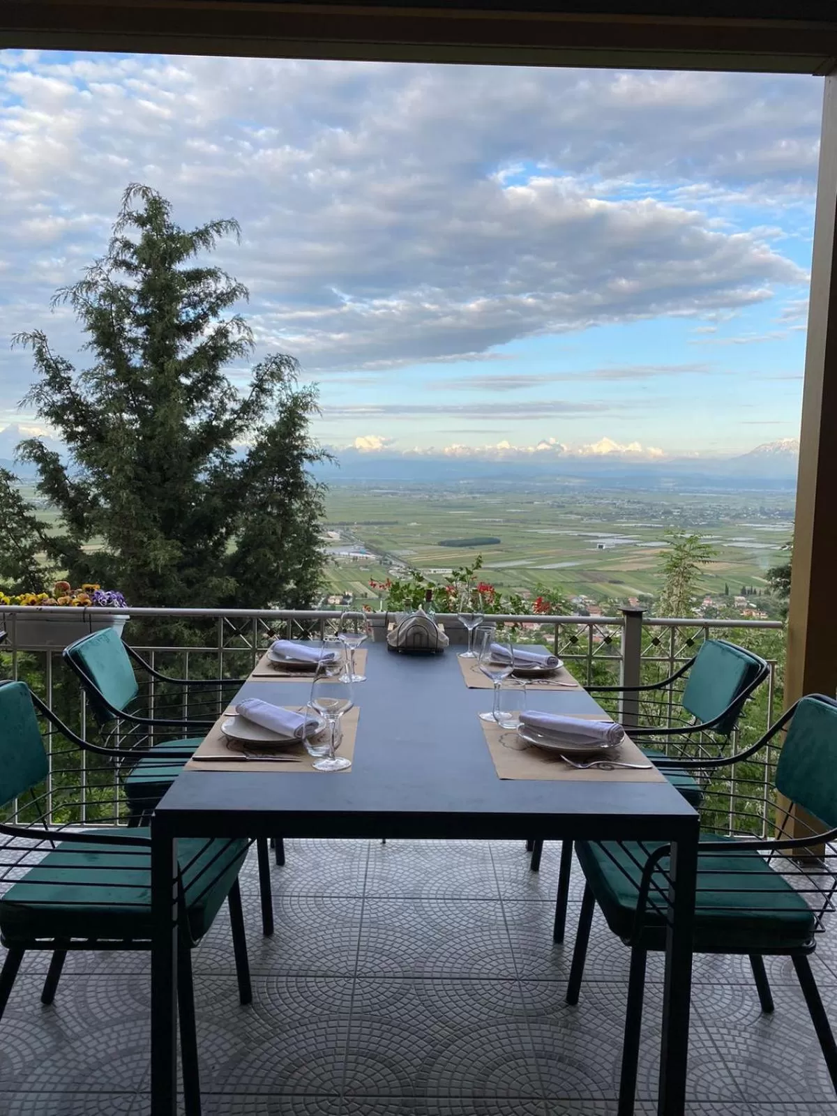 Restaurant/places to eat in Ardenica Boutique Hotel