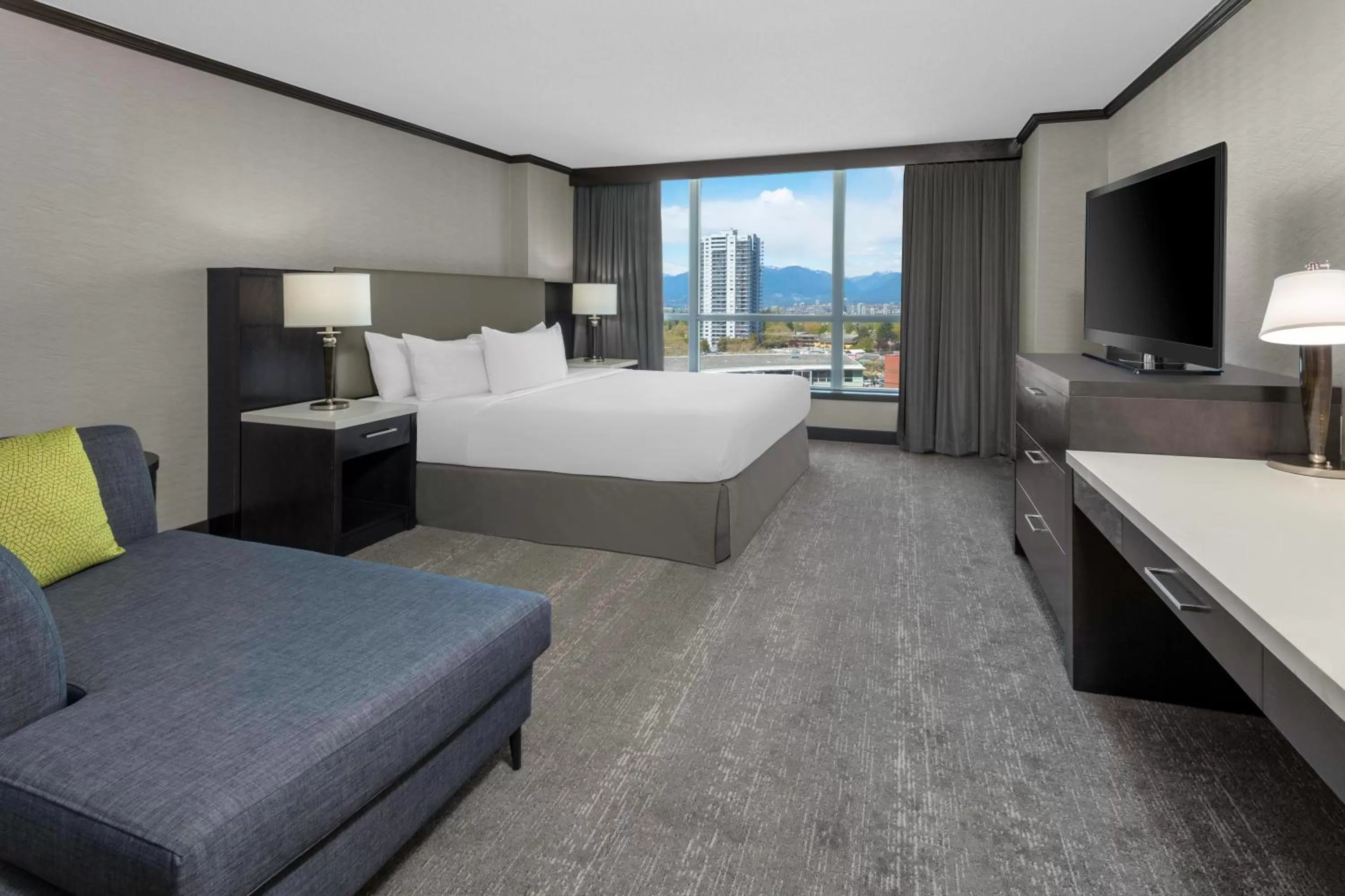 Photo of the whole room, Bed in Hilton Vancouver Metrotown