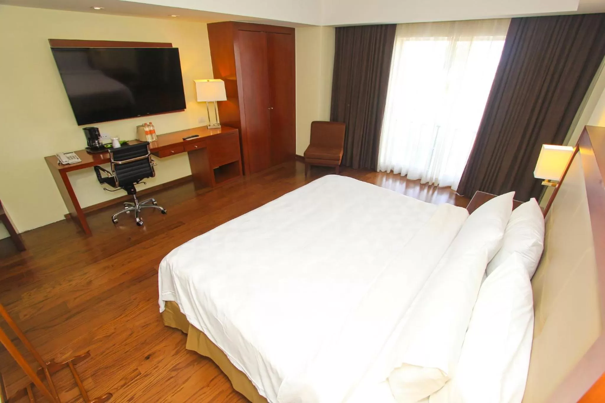 Photo of the whole room, Bed in Holiday Inn Leon by IHG