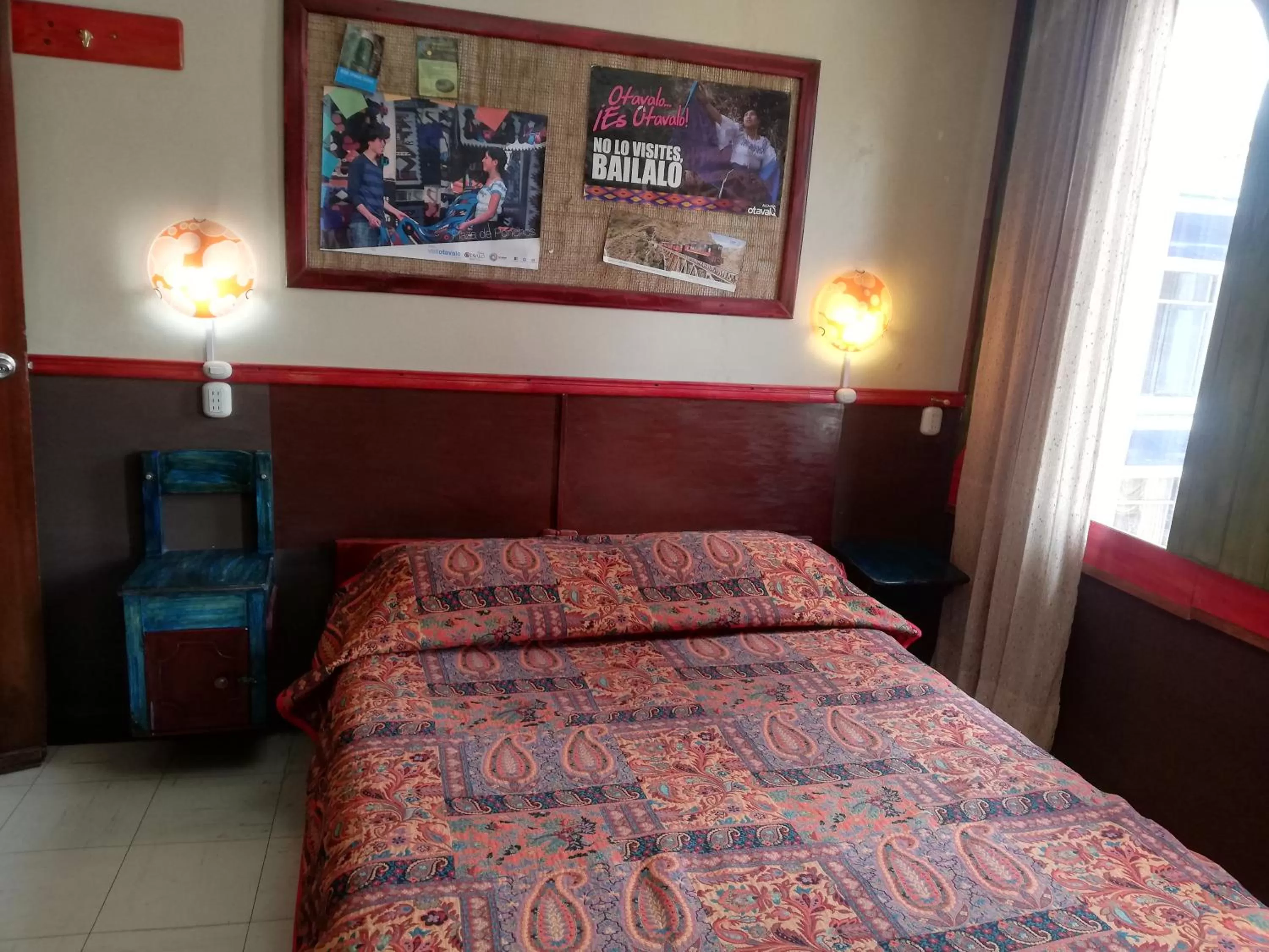 Photo of the whole room, Bed in Flying Donkey