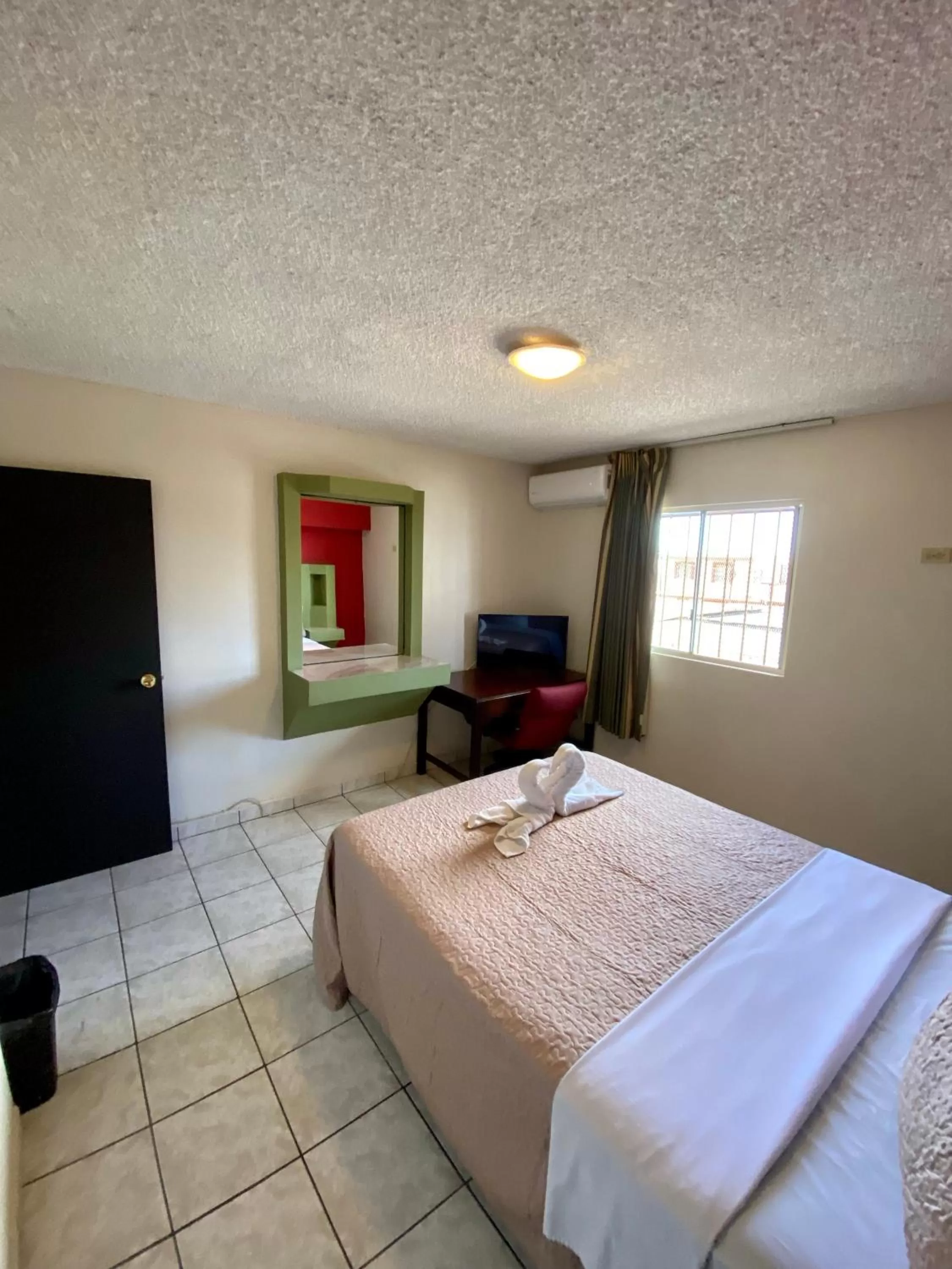 Communal lounge/ TV room in Hotel Los Altos