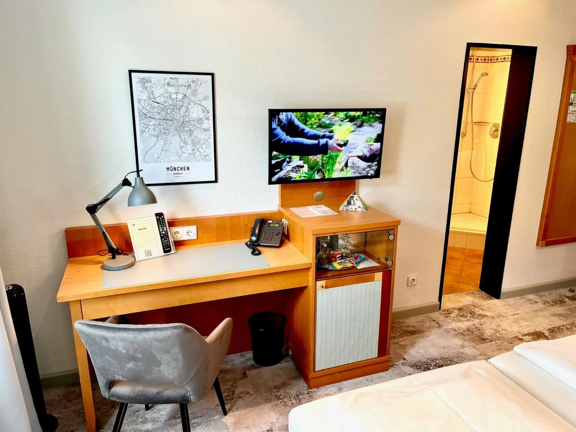 Photo of the whole room, Bed in Hotel Schiller