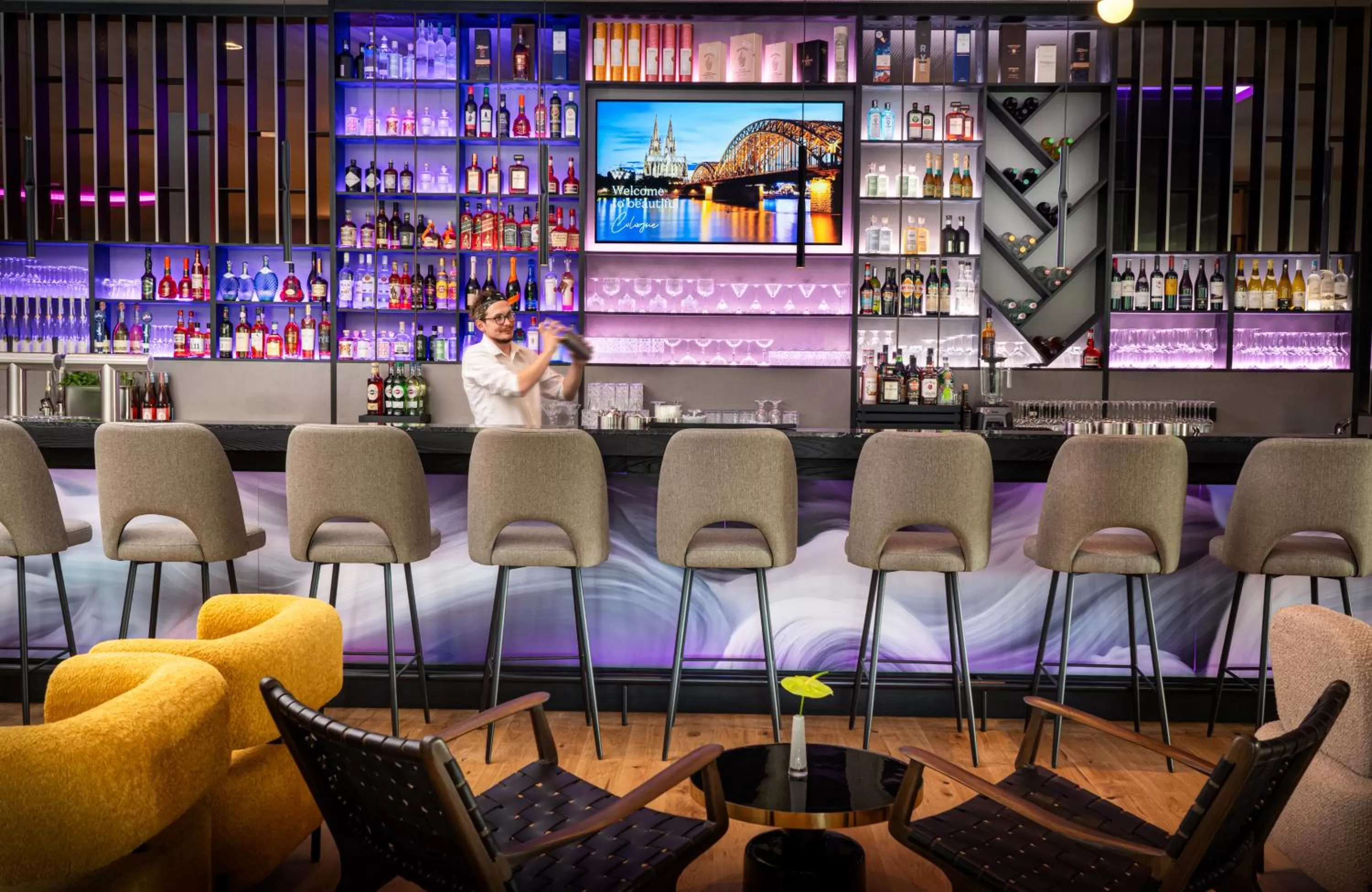 Lounge or bar in Leonardo Royal Hotel Cologne Bonn Airport