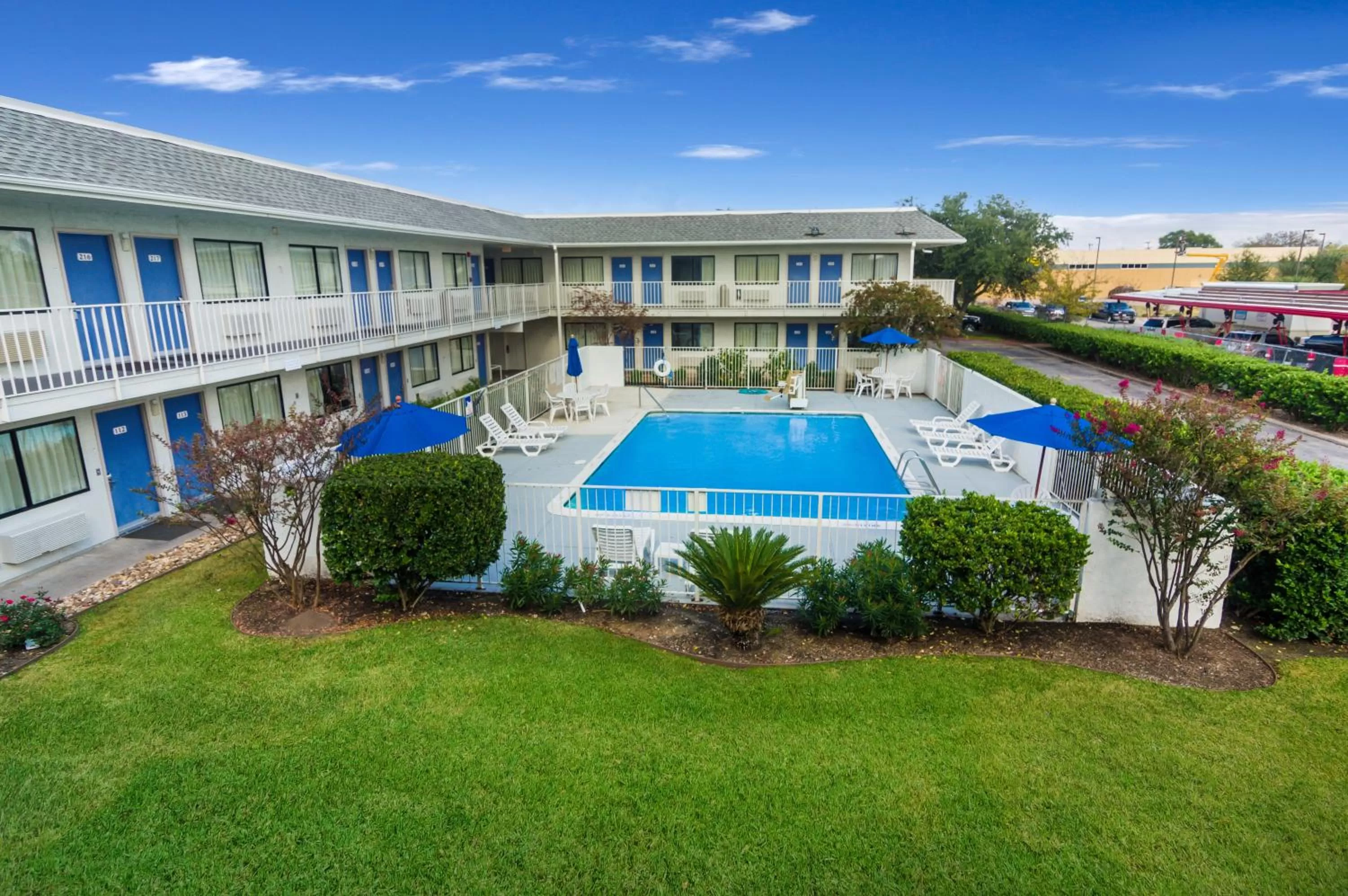 Swimming pool in Motel 6-College Station, TX - Bryan