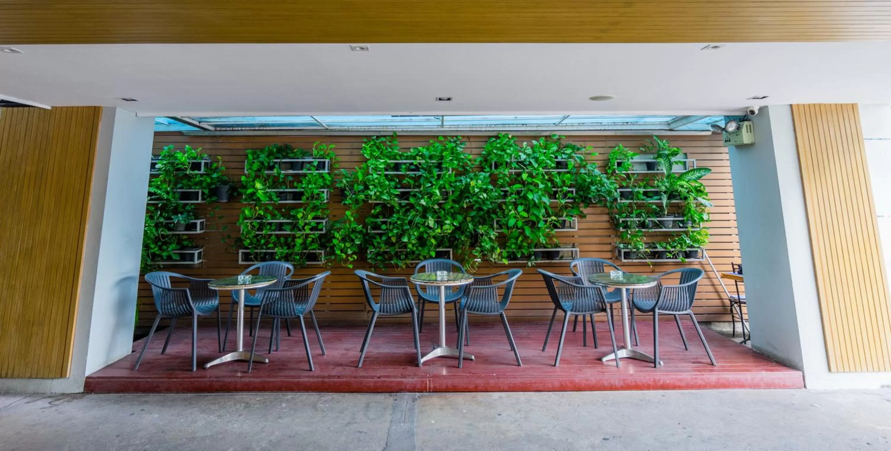 Area and facilities in Samran Place Hotel