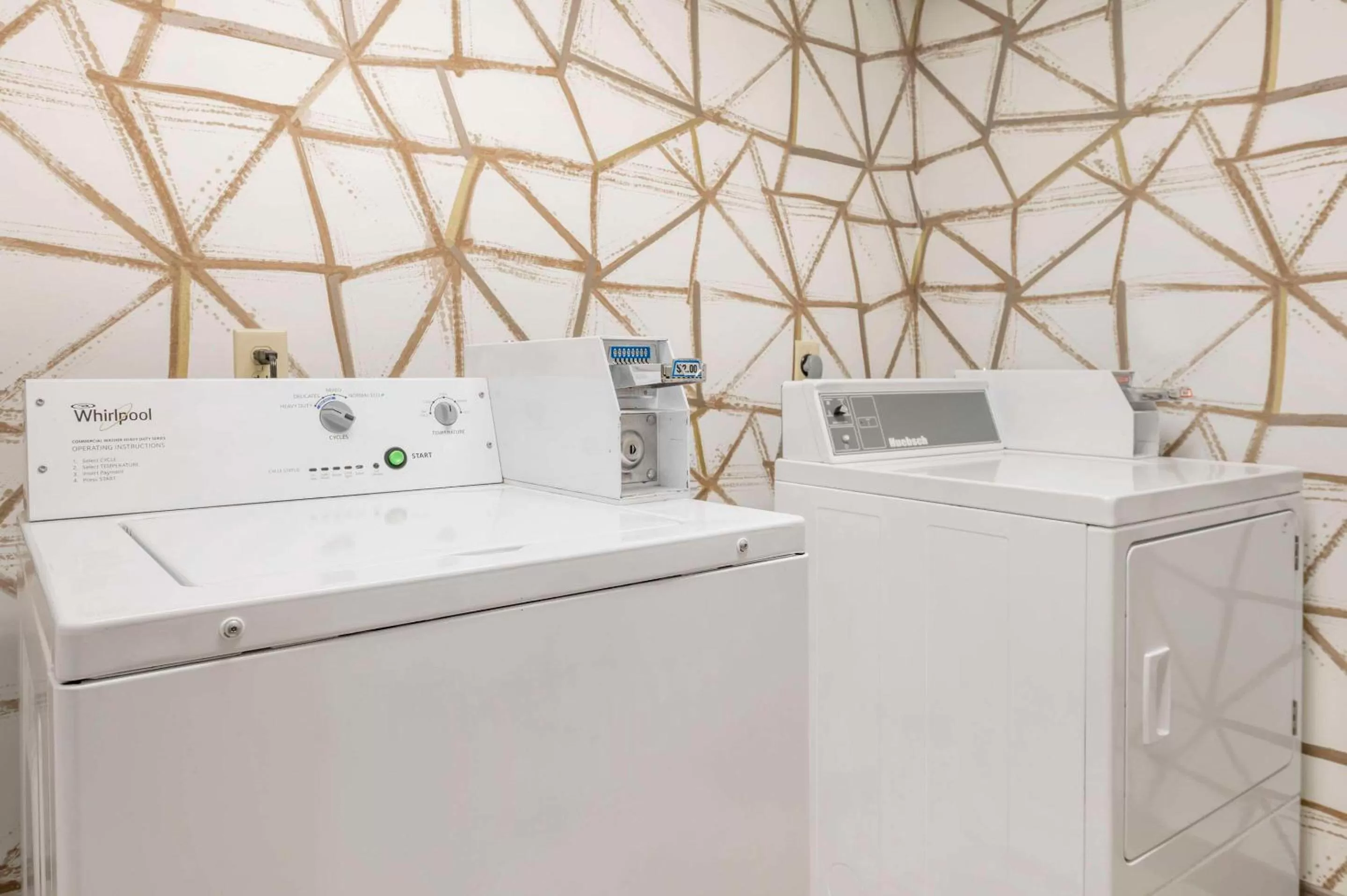 washing machine in Comfort Inn Edinburgh - Columbus