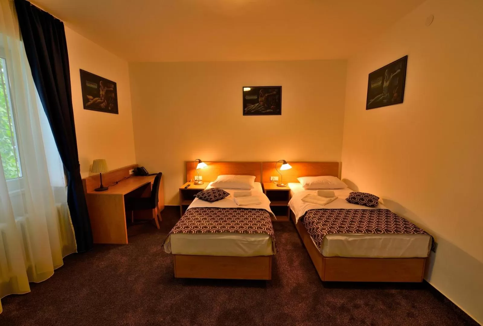 Property building, Bed in Orient Hotel