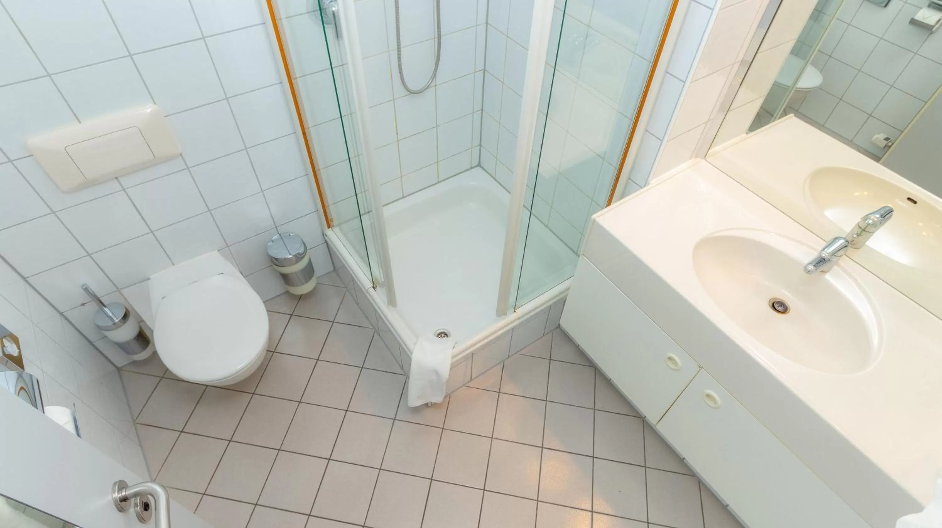 Toilet, Bathroom in LeoMar Hotel