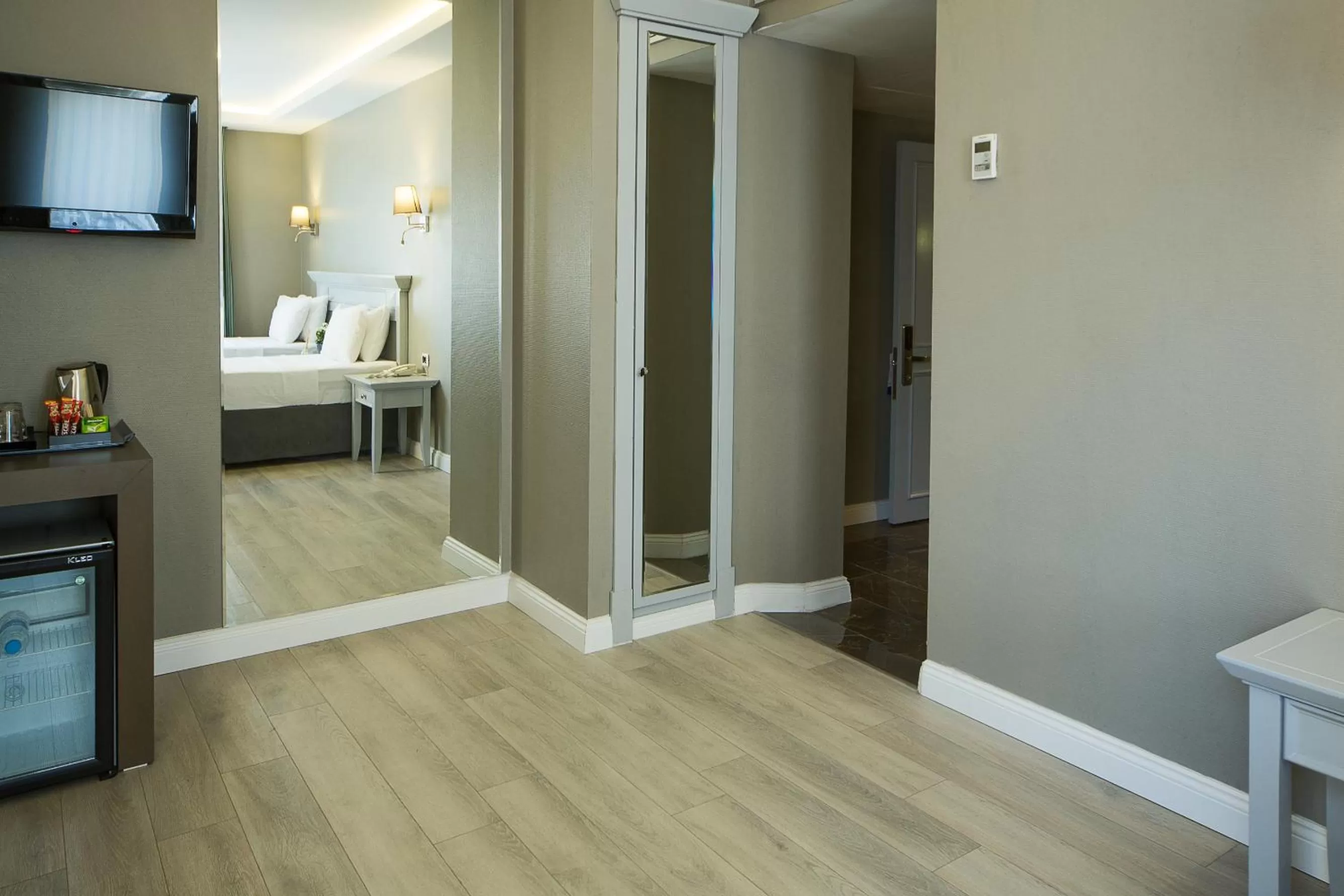 Bedroom, Bed in Semsan Hotel