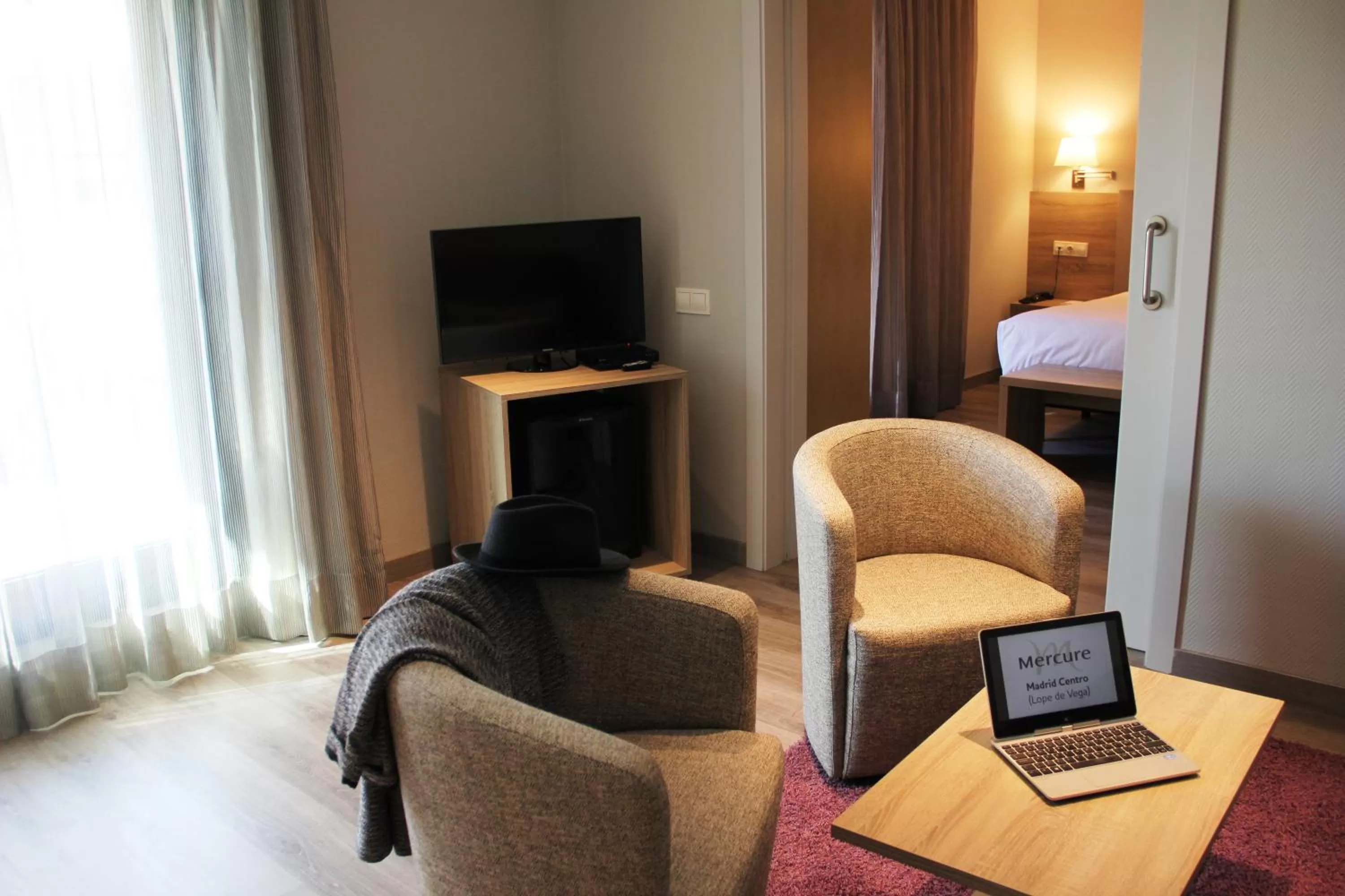 Living room in Mercure Madrid Centro