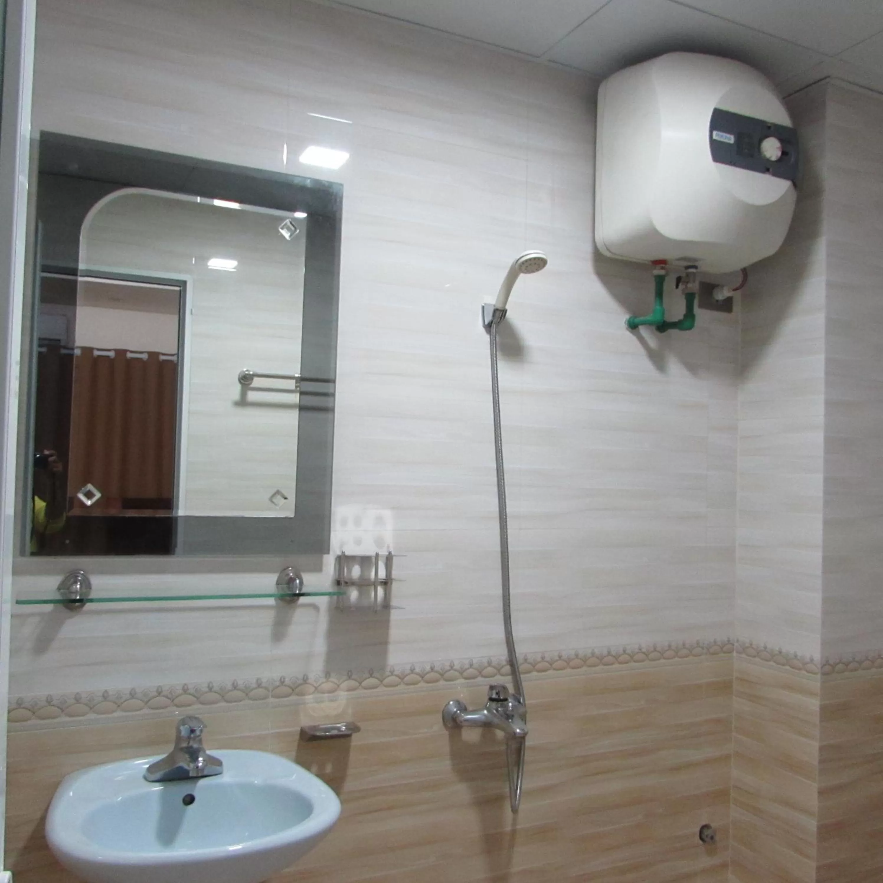 Bathroom in Viet Nhat Halong Hotel - Bai Chay