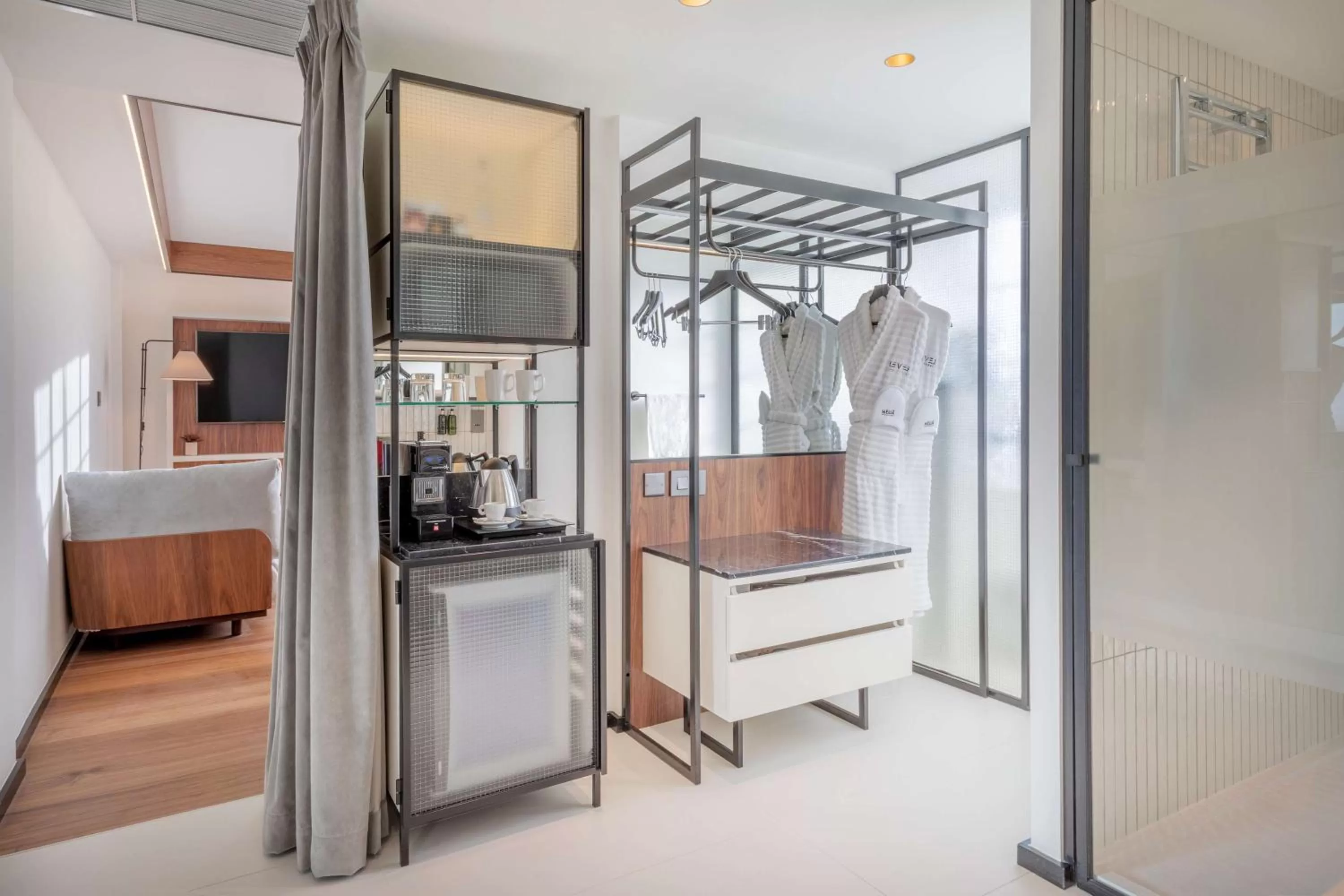 Photo of the whole room, Bed in Melia White House Hotel