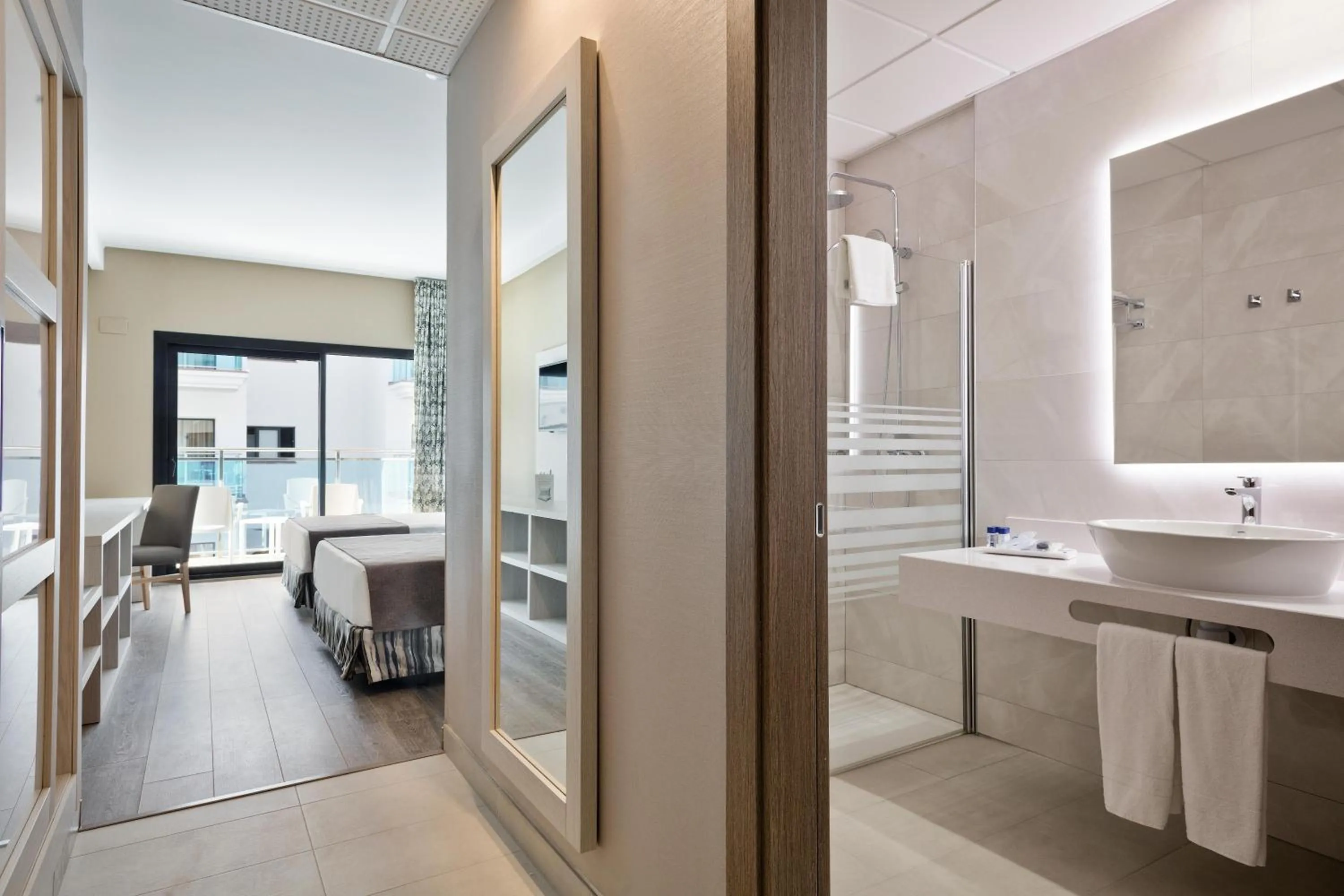 Photo of the whole room in Hotel Best Costa Ballena