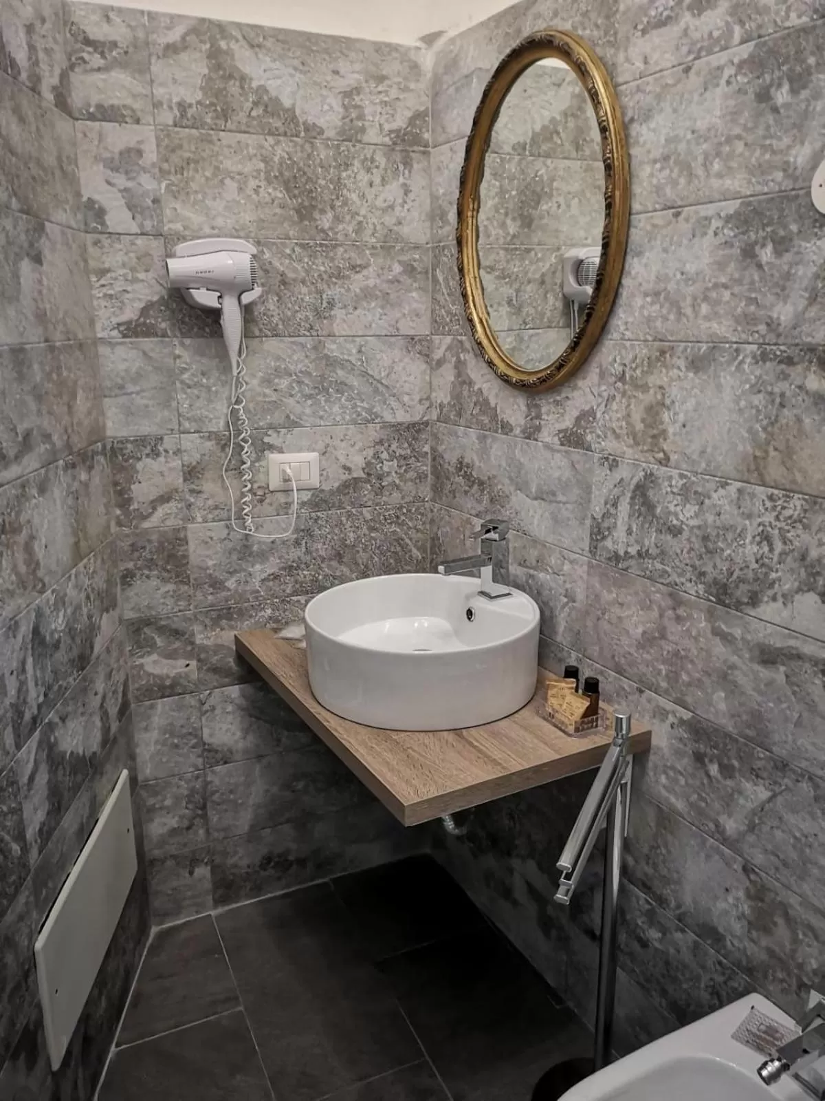 Bathroom in Hotel Sangiuliano 132 centro storico Catania