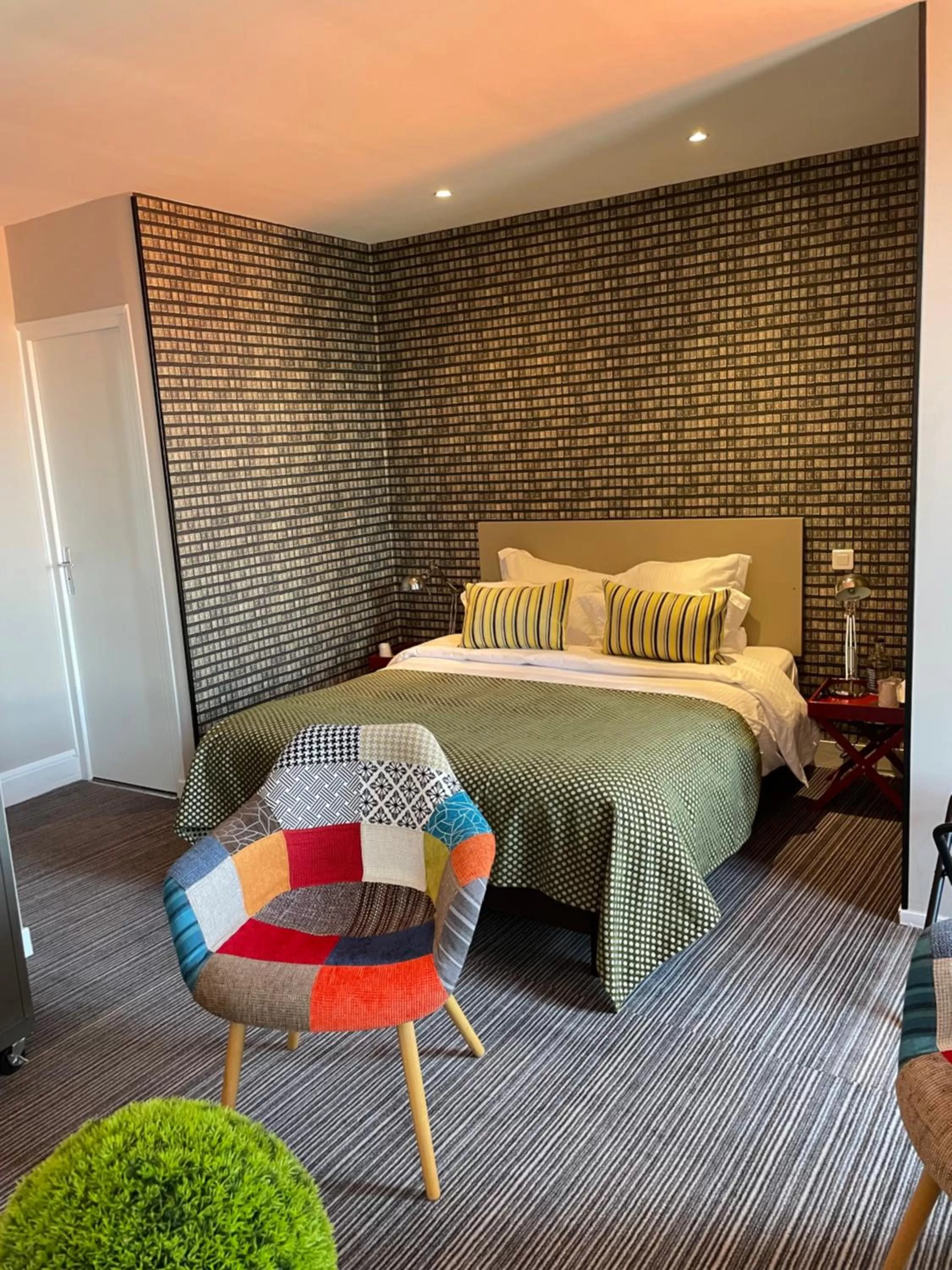 Bedroom, Bed in Nouvel Hôtel & Appartements