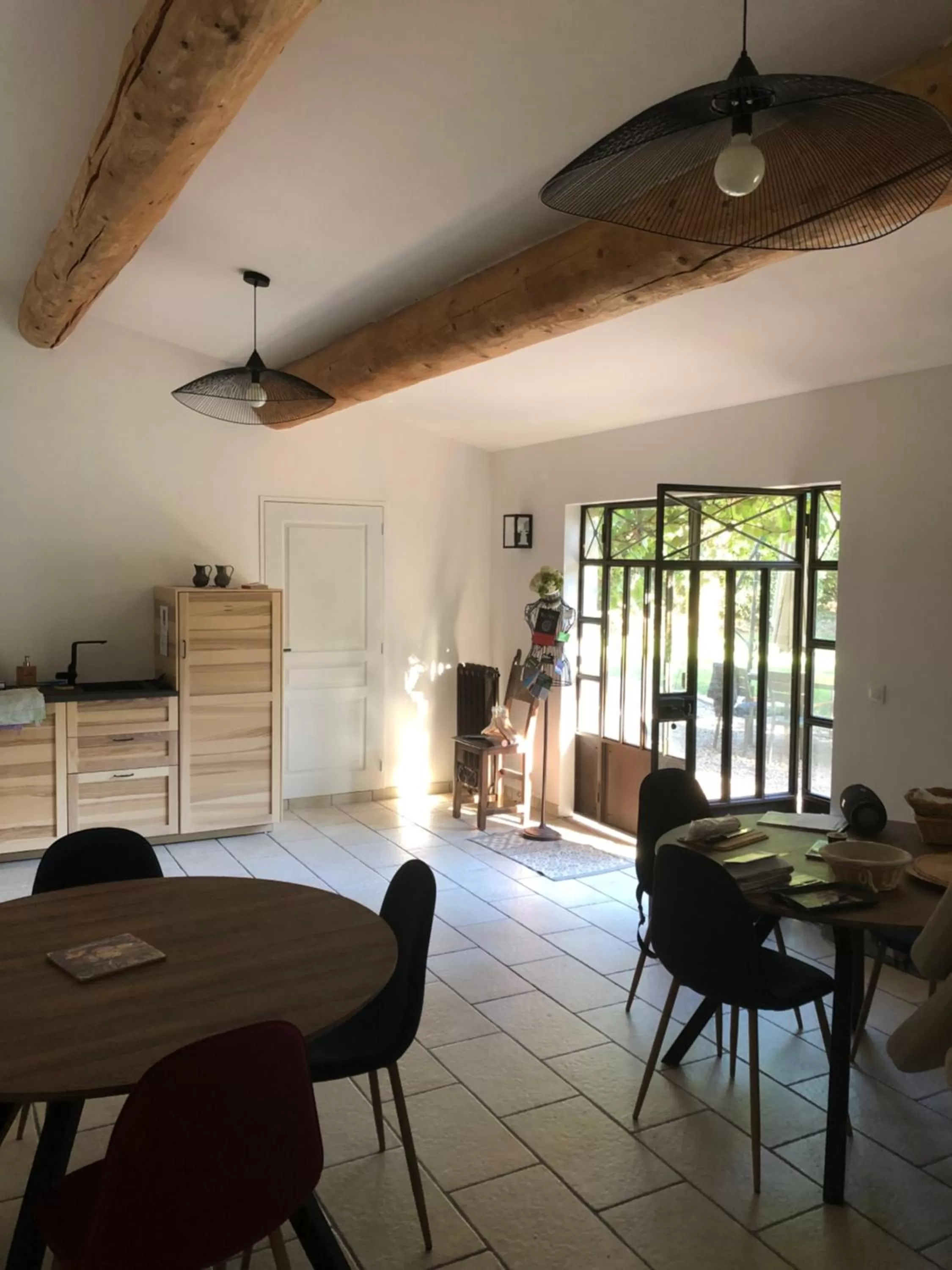 Library, Dining Area in Le Pavillon Vert - B&B