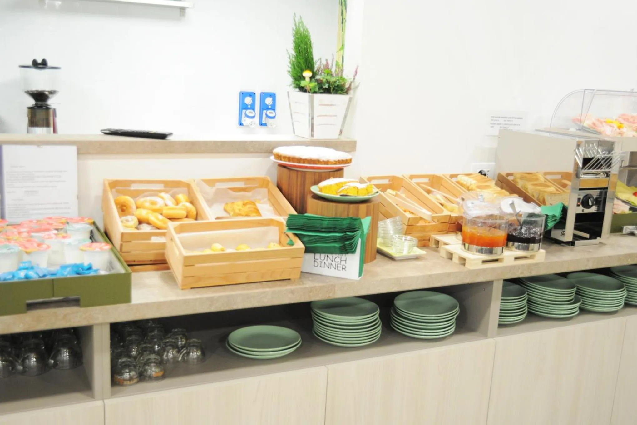 Breakfast in Hotel Maggiore