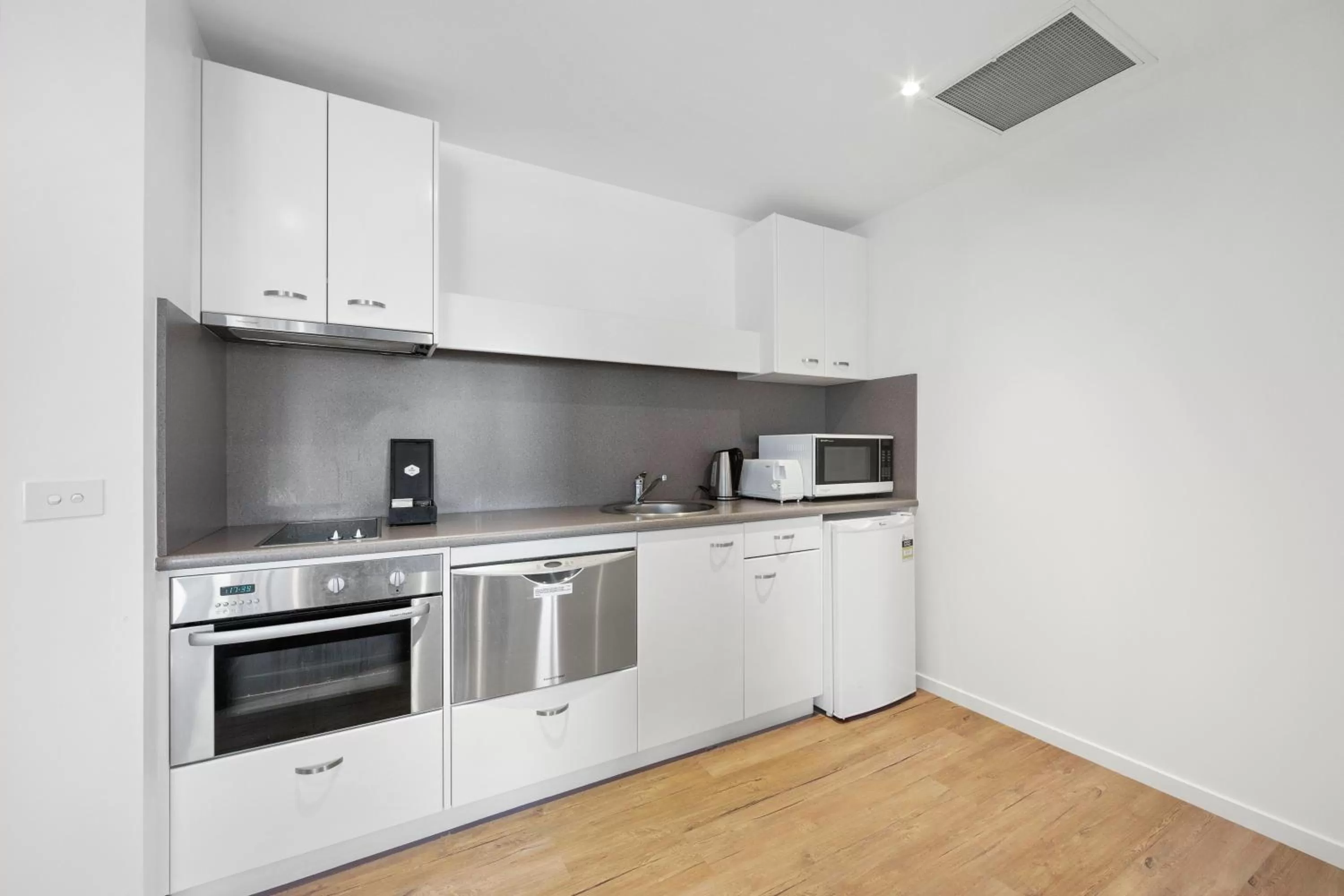 Kitchen or kitchenette in Mantra Quayside Port Macquarie