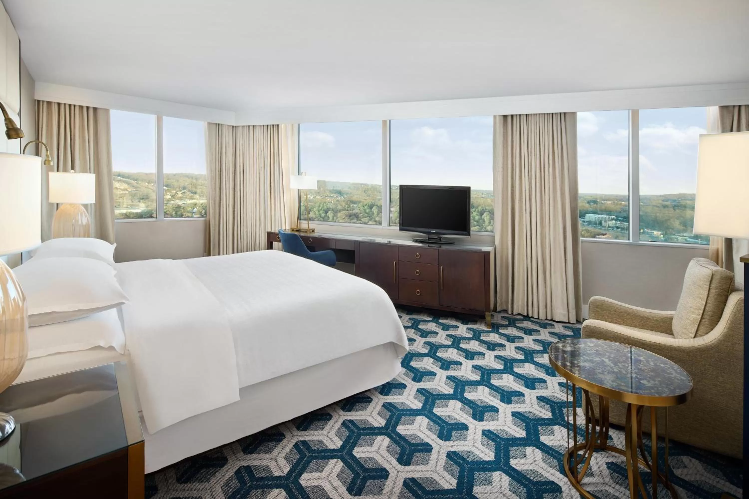 Photo of the whole room, View in Sheraton Mahwah