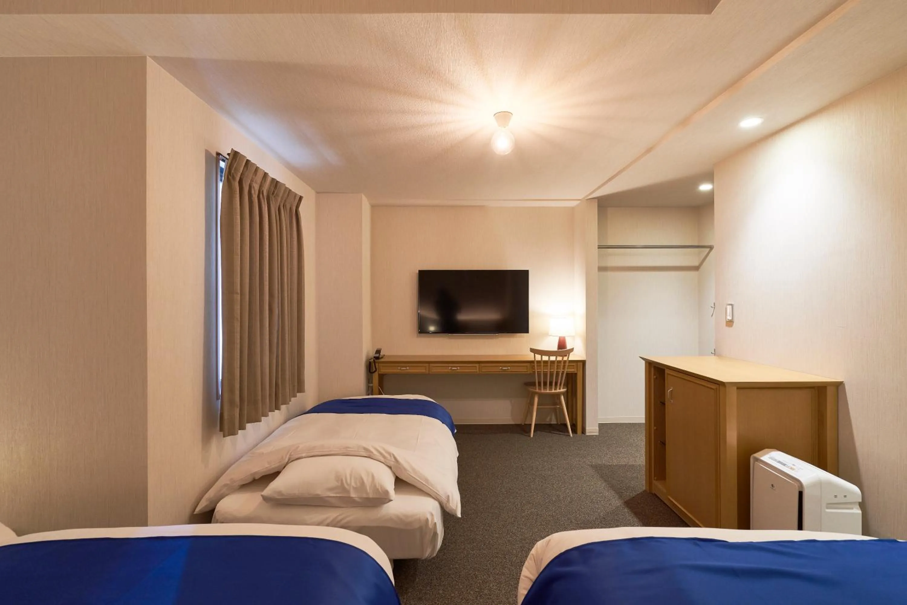 Photo of the whole room, Bed in Hotel Meriken Port Kobe Motomachi