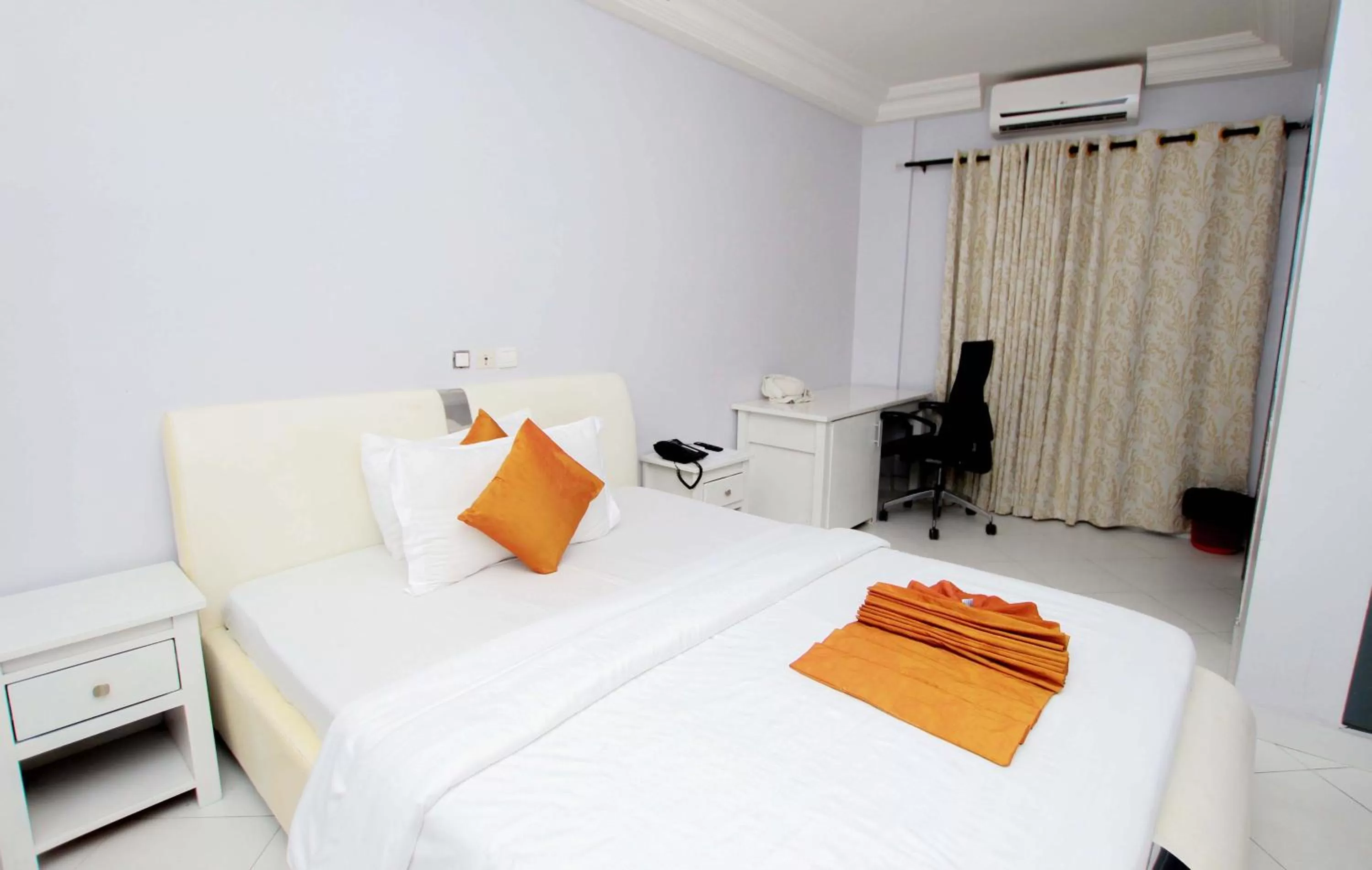 Bed in Hotel Galilée