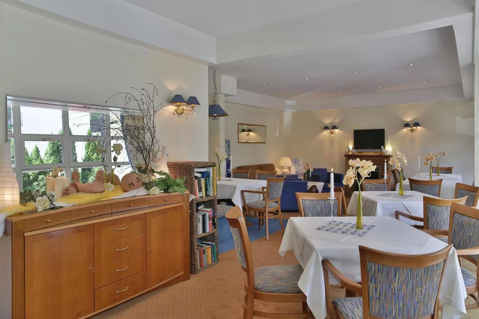 Communal lounge/ TV room in Thermen-Hotel Rottaler Hof