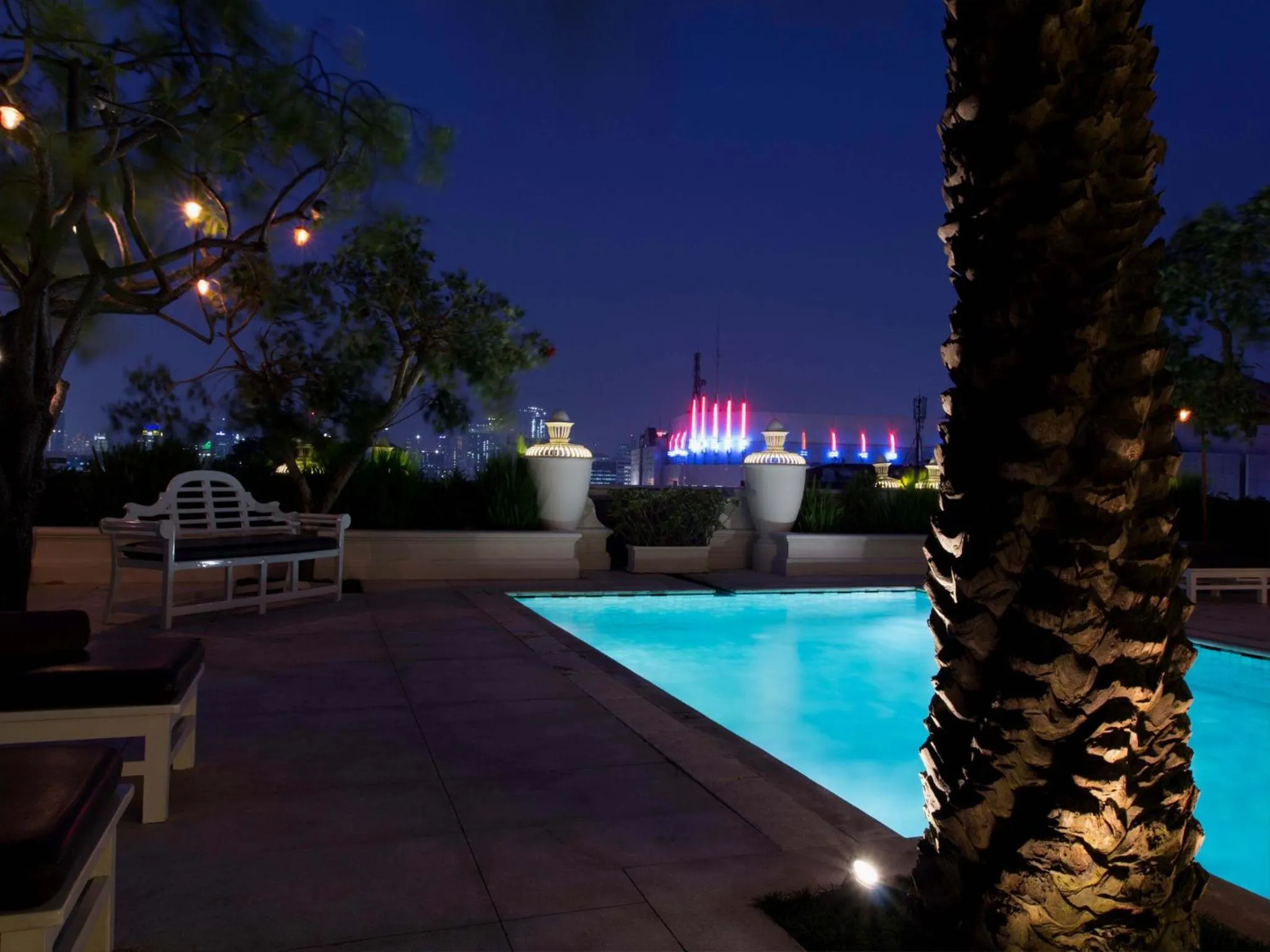 Swimming pool in Hotel Gran Mahakam