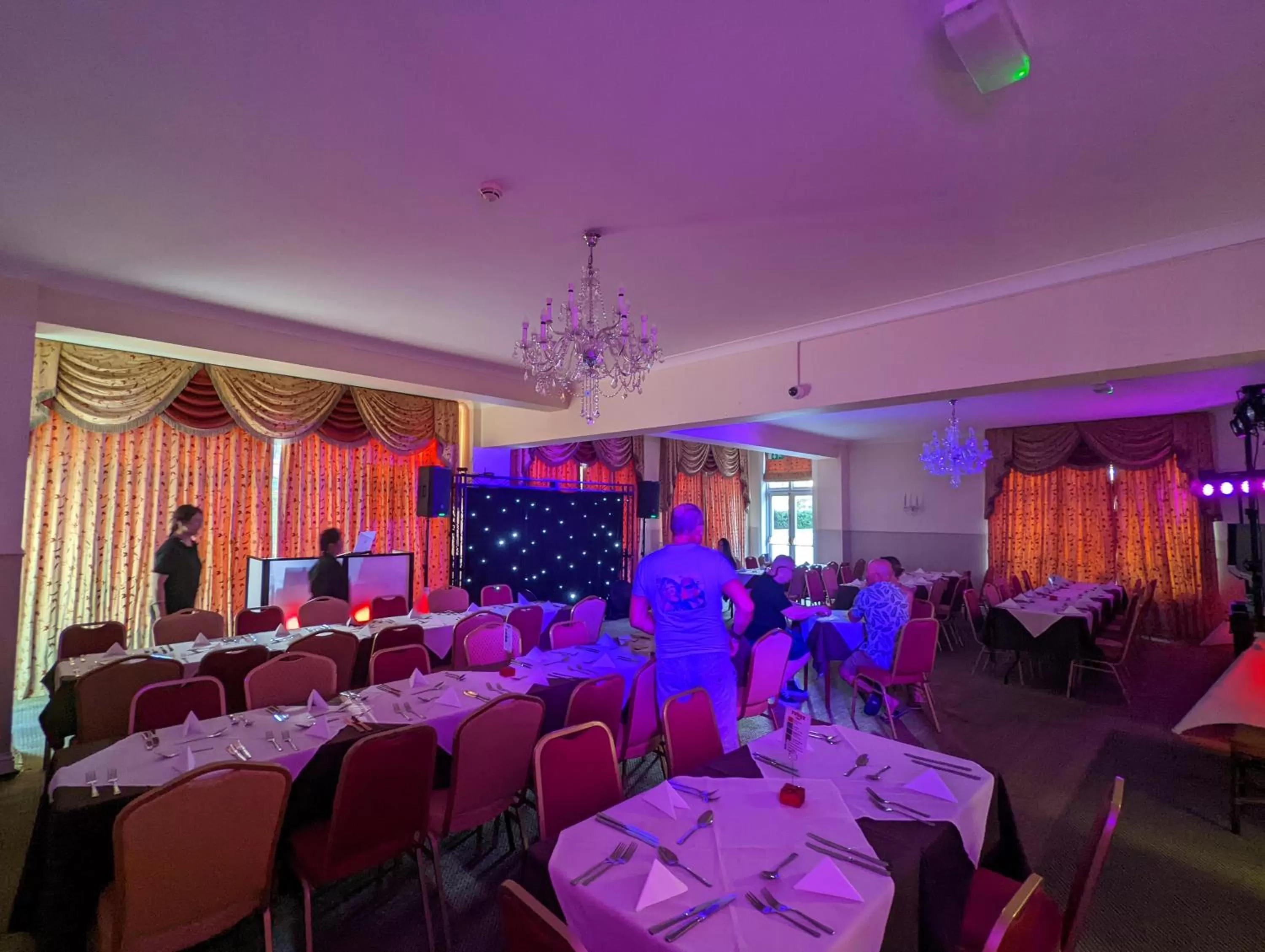 Restaurant/places to eat in The Grove Hotel