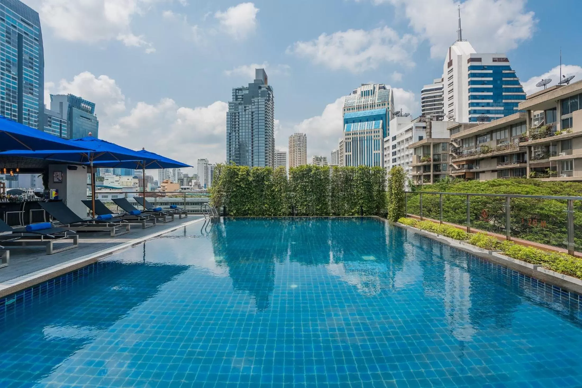 Swimming pool in The Key Premier Hotel Sukhumvit Bangkok