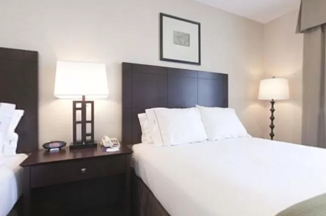 Bed in Holiday Inn Express Hotels Grants - Milan by IHG