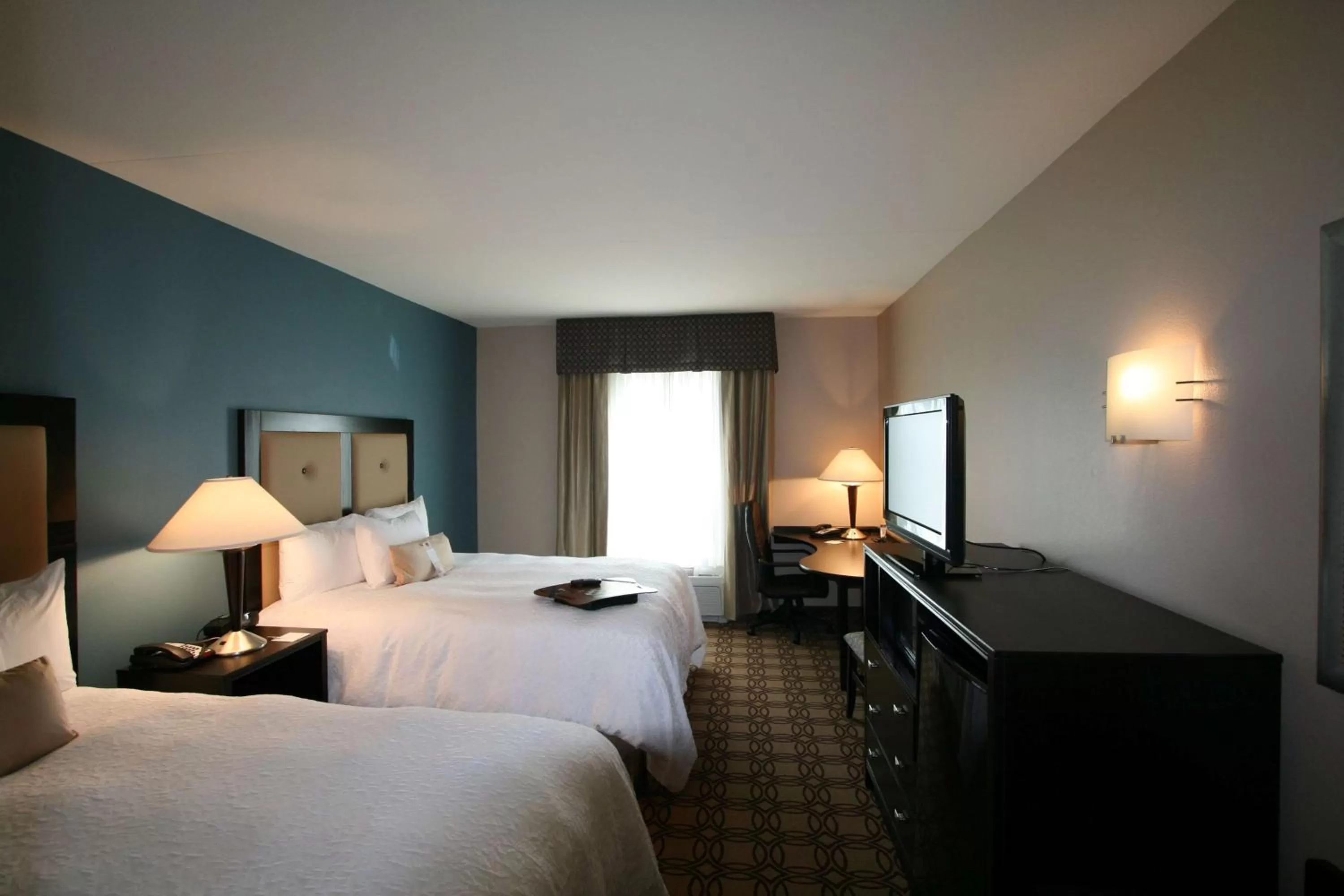 Bedroom, Bed in Hampton Inn & Suites Charlotte-Airport