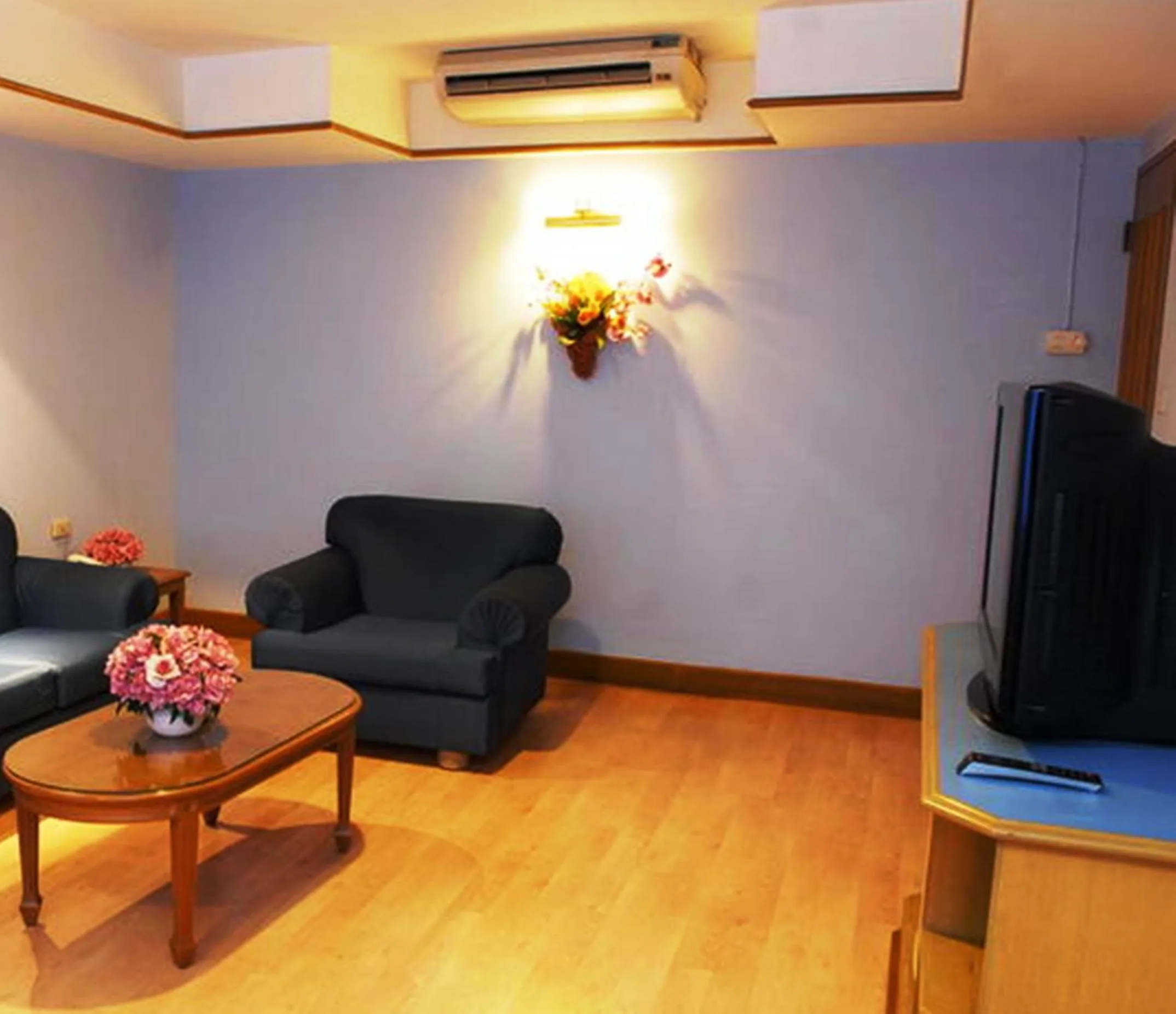 TV and multimedia in Silom Village Inn