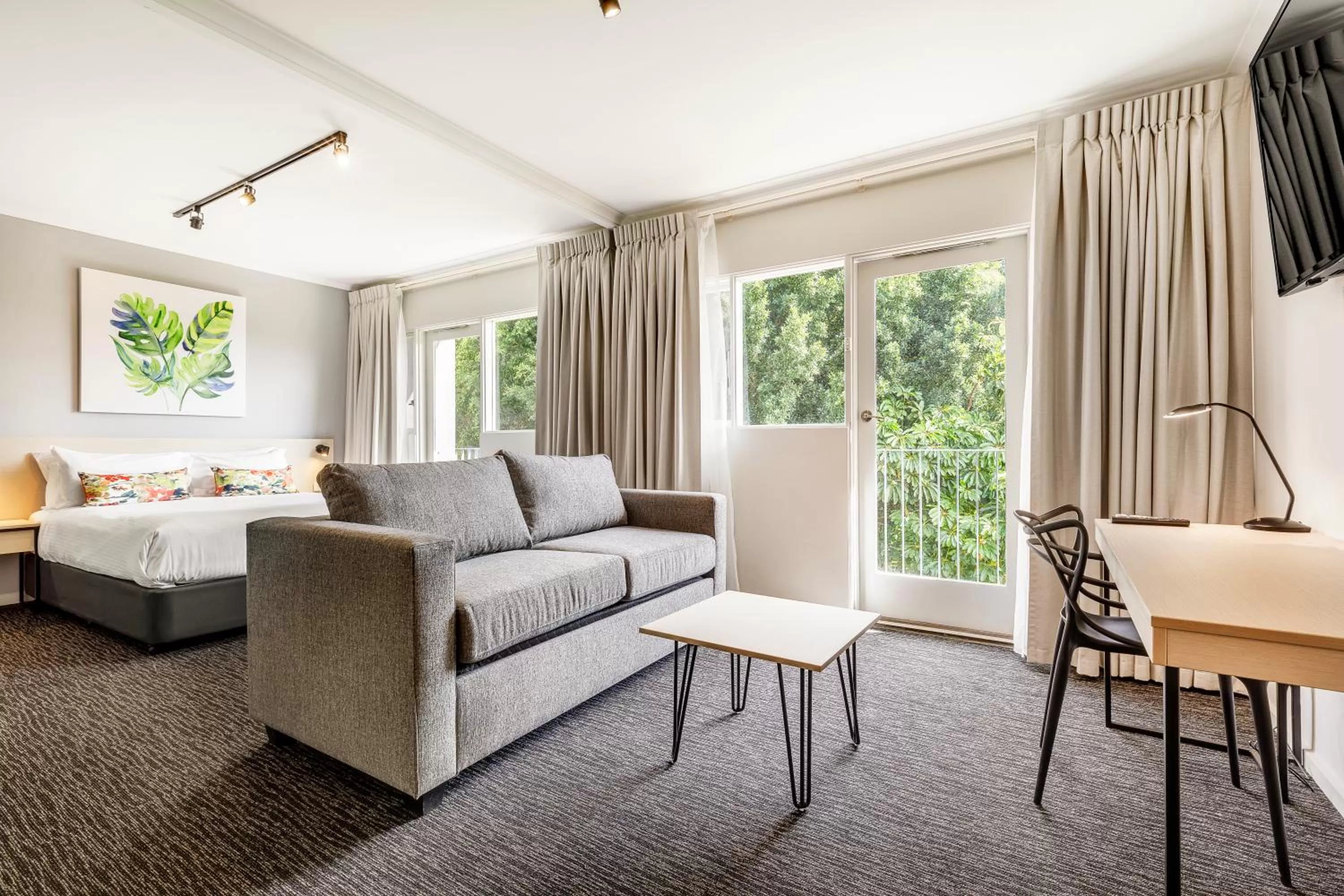 Photo of the whole room, Bed in Nightcap at Findon Hotel