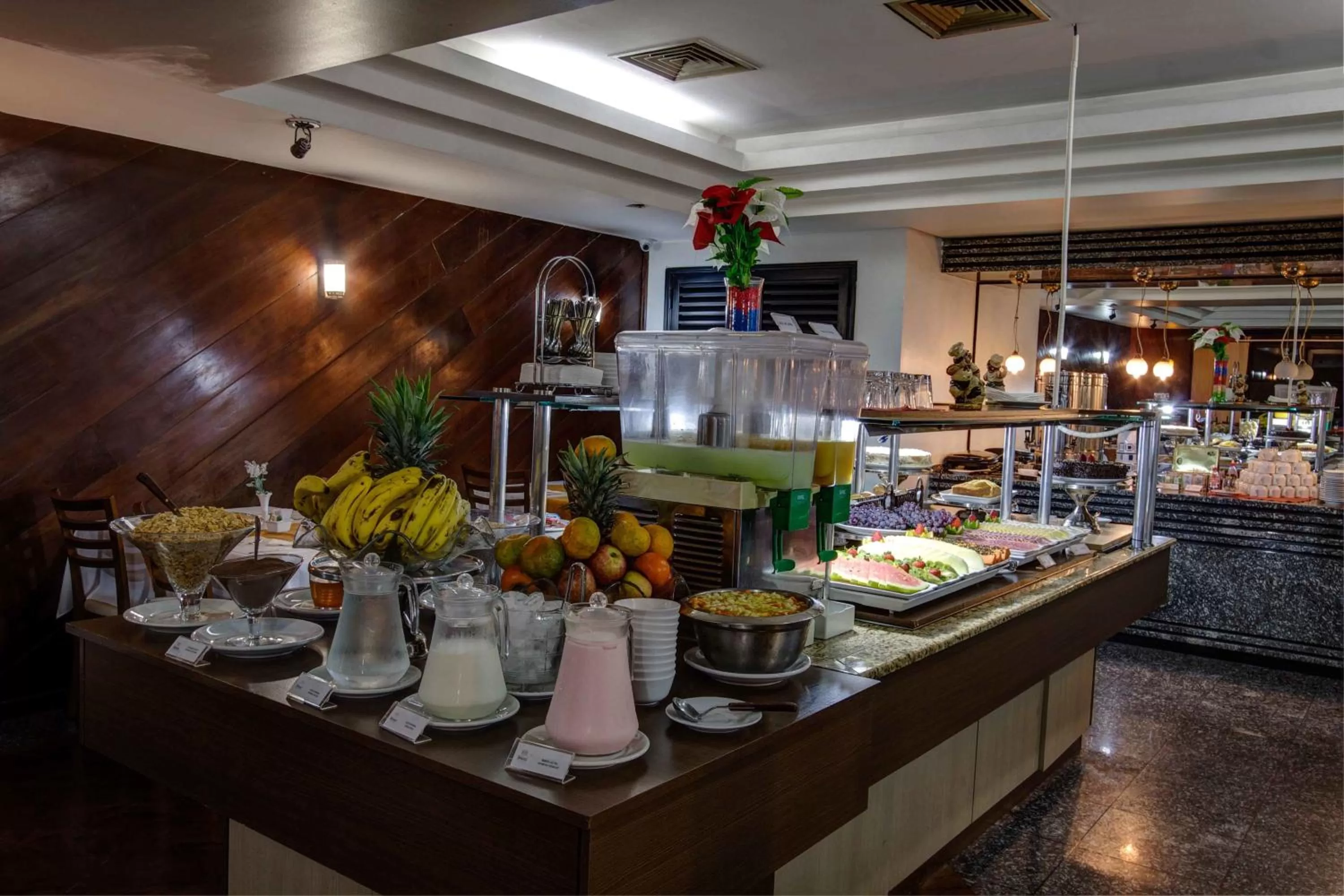 Restaurant/places to eat in Bristol Metropolitan Curitiba Centro