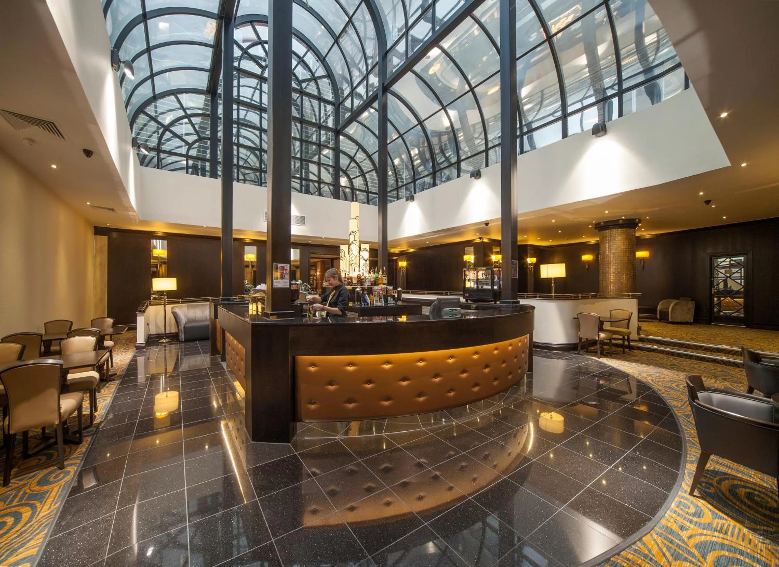 Restaurant/places to eat in President Hotel