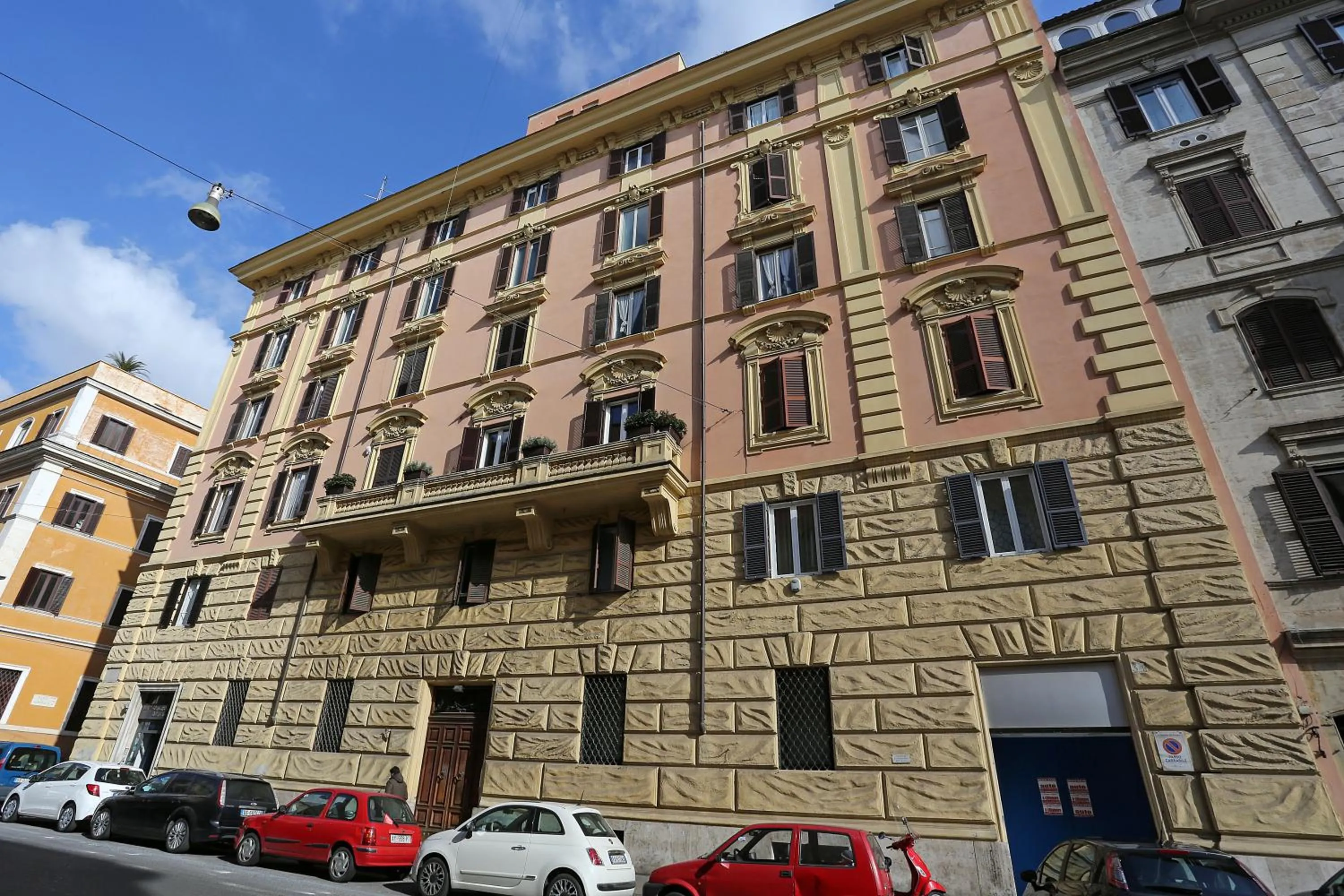 Property building in Capricci Romani