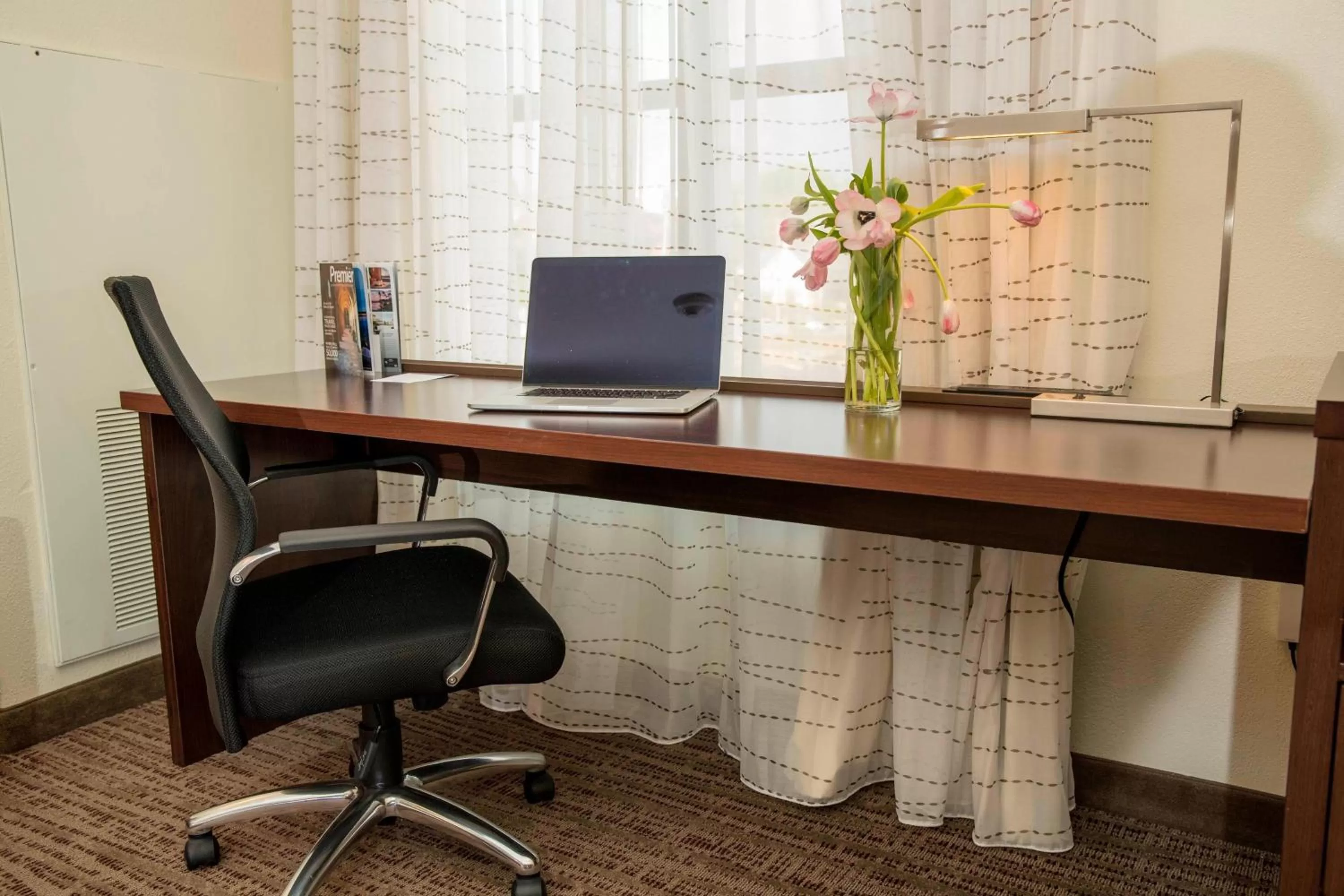 King Studio with Sofa Bed and Adapted Tub - Mobility and Hearing Accessible in Residence Inn by Marriott Philadelphia Great Valley/Malvern