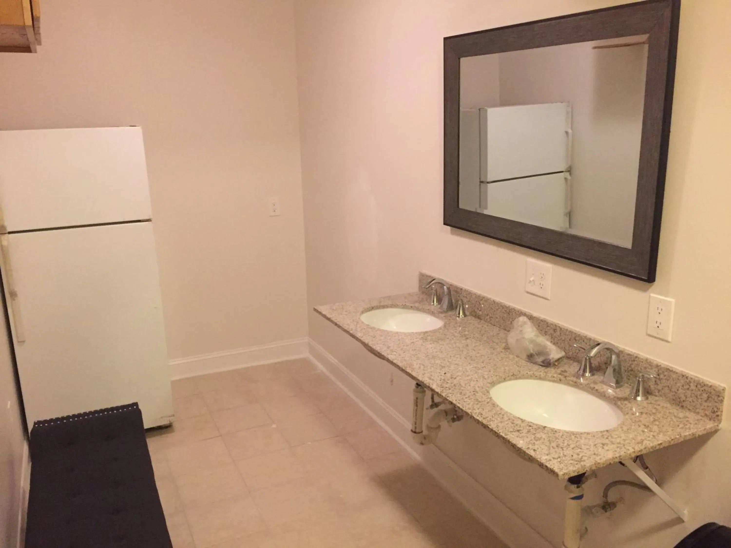 Kitchen or kitchenette in DC International Hostel 2