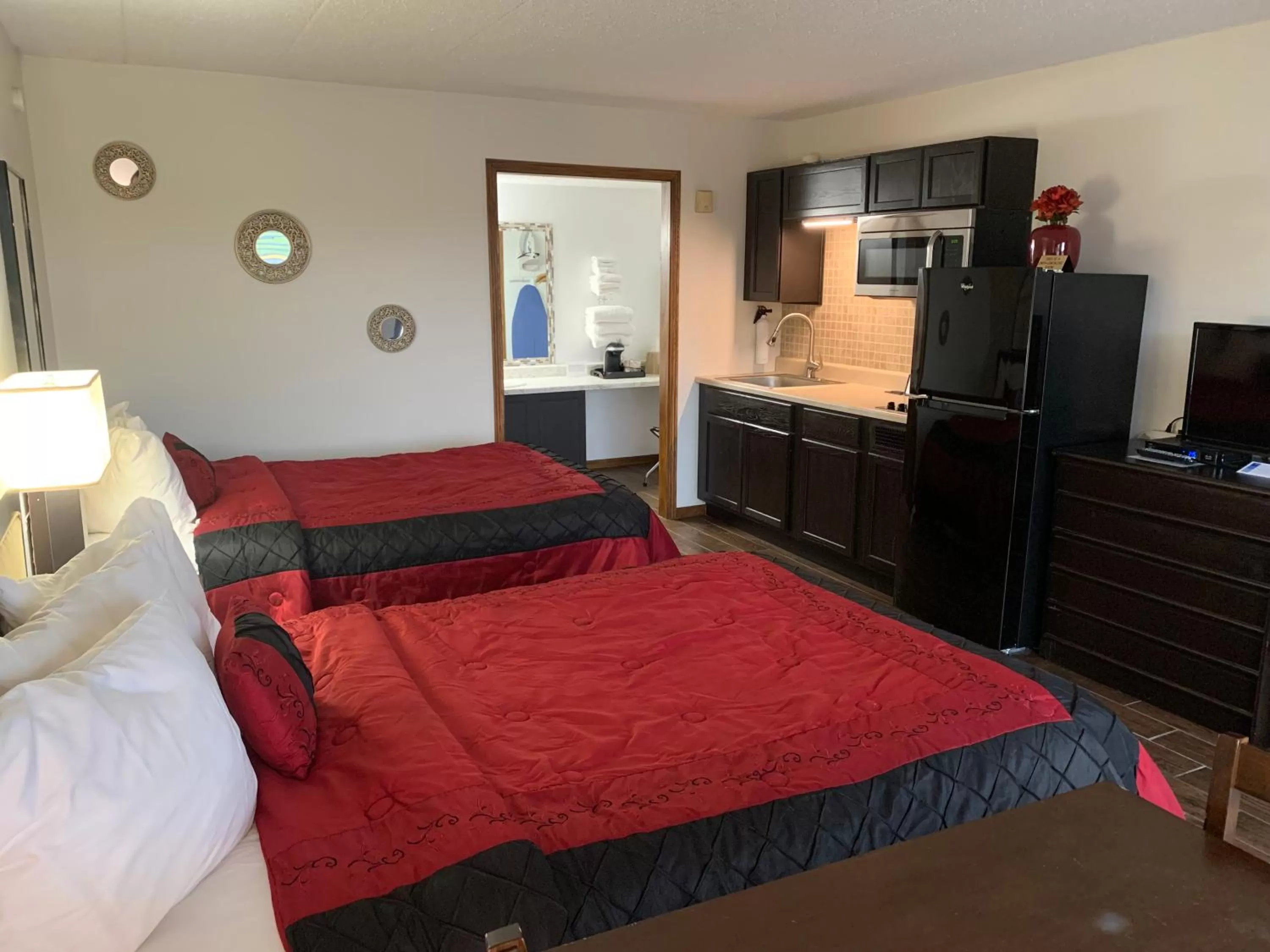 Kitchen or kitchenette, Bed in Geneva Wells Inn