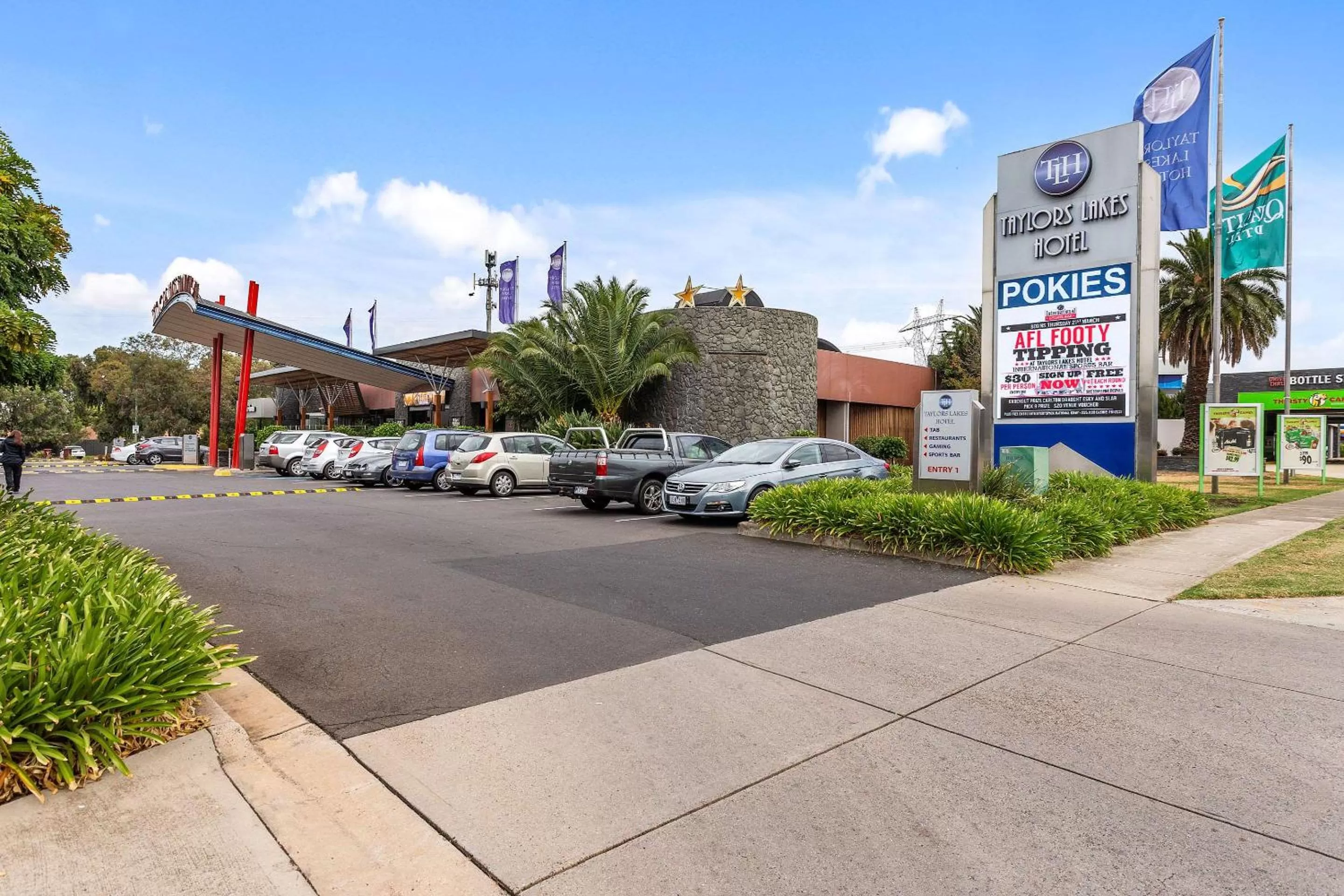 Property building in Quality Hotel Taylors Lakes